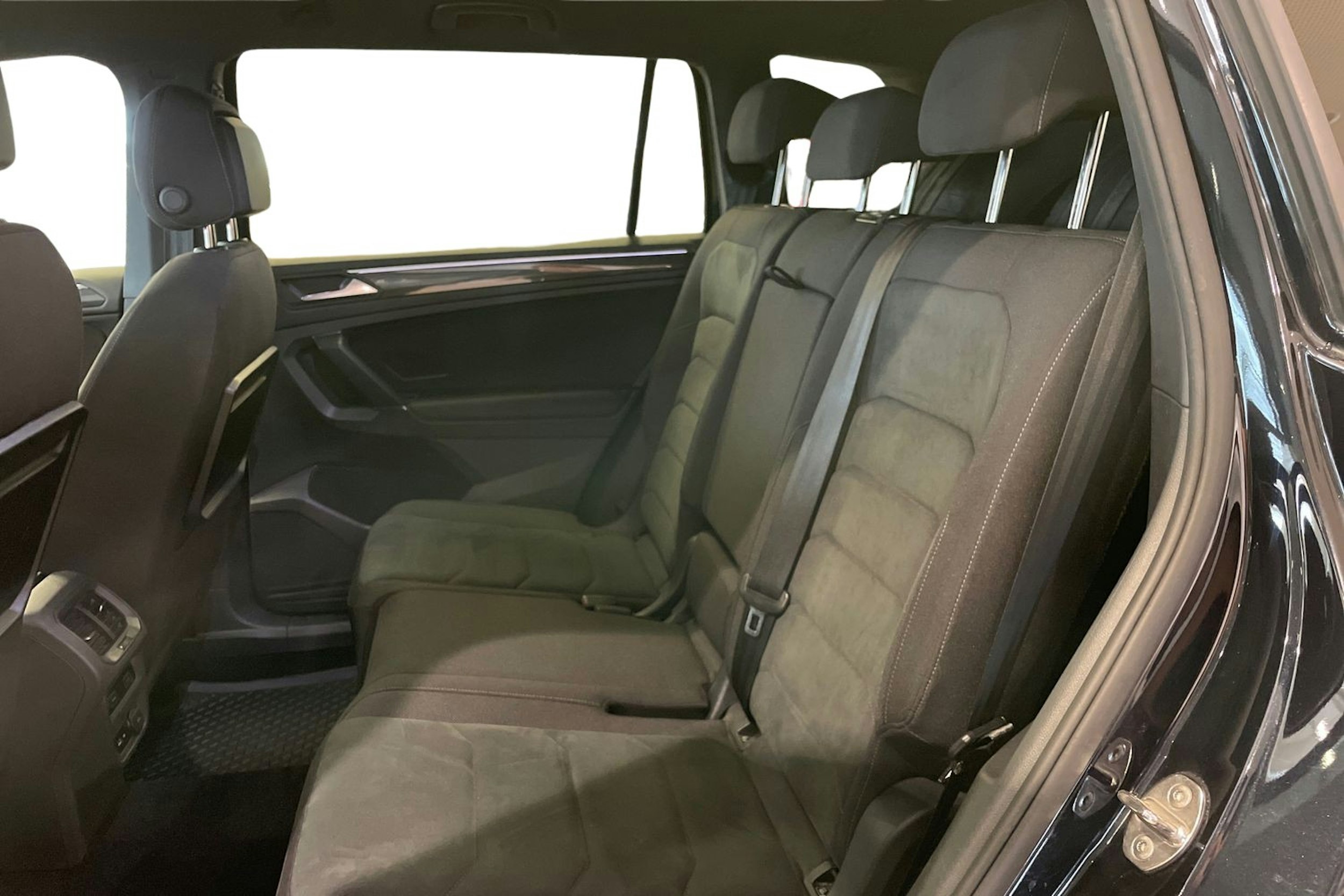Musta Volkswagen Tiguan Allspace 2019 kuva 10.