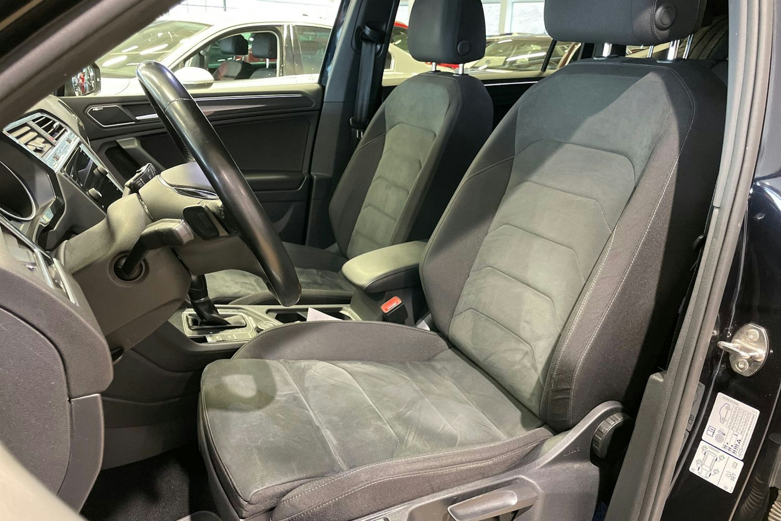 Musta Volkswagen Tiguan Allspace 2019 kuva 14.