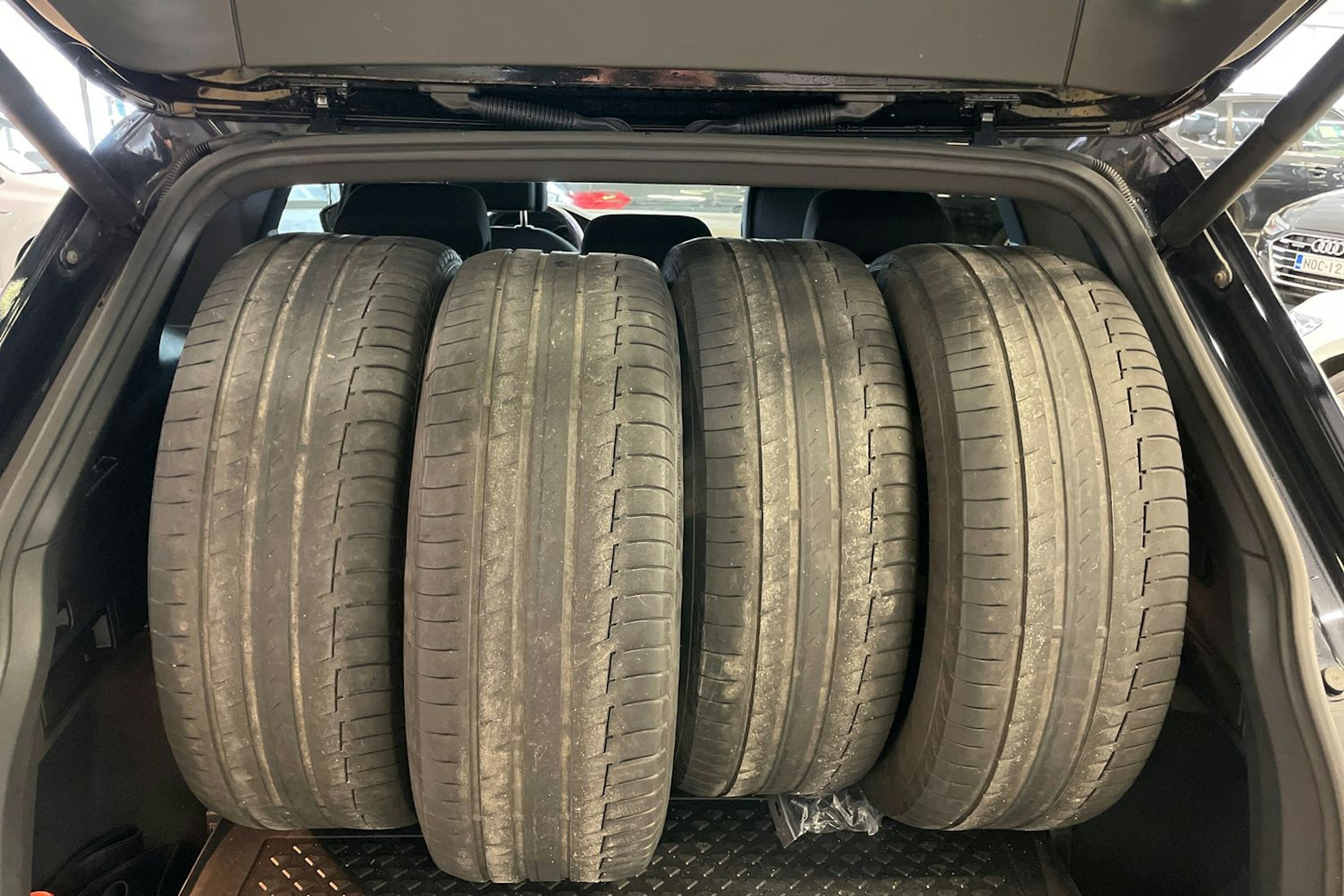 Musta Volkswagen Tiguan Allspace 2019 kuva 26.