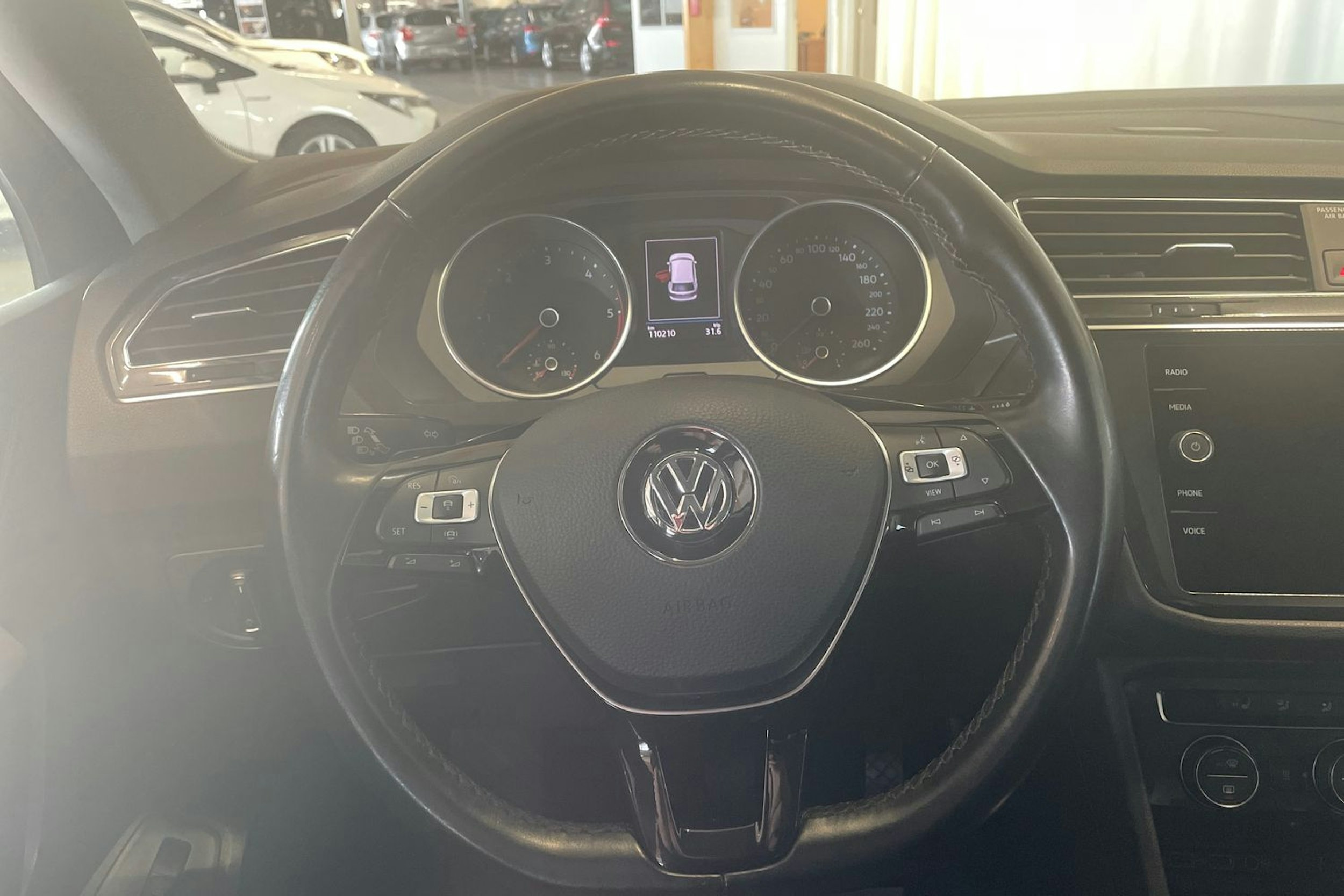 Harmaa Volkswagen Tiguan Allspace 2019 kuva 14.