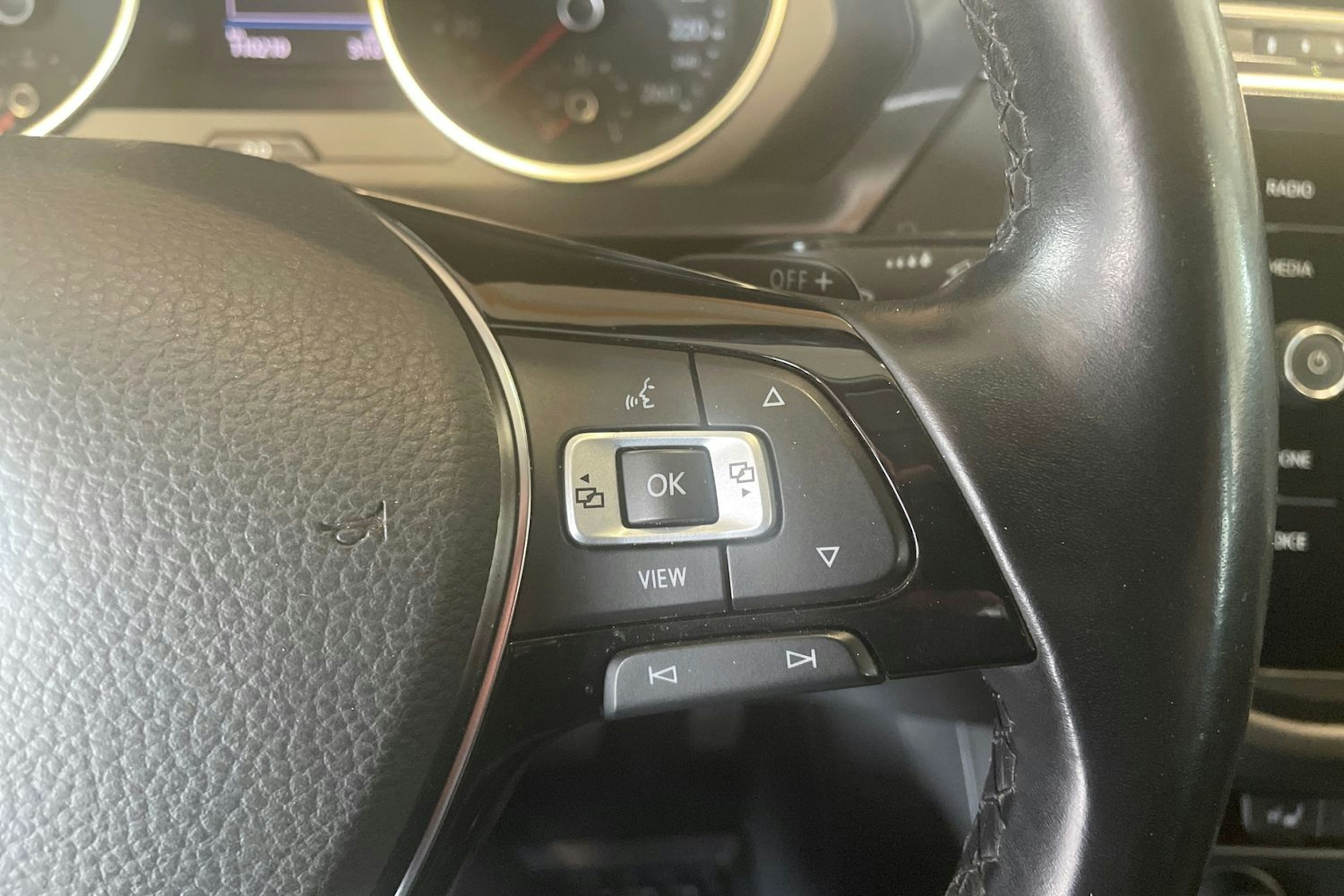 Harmaa Volkswagen Tiguan Allspace 2019 kuva 16.
