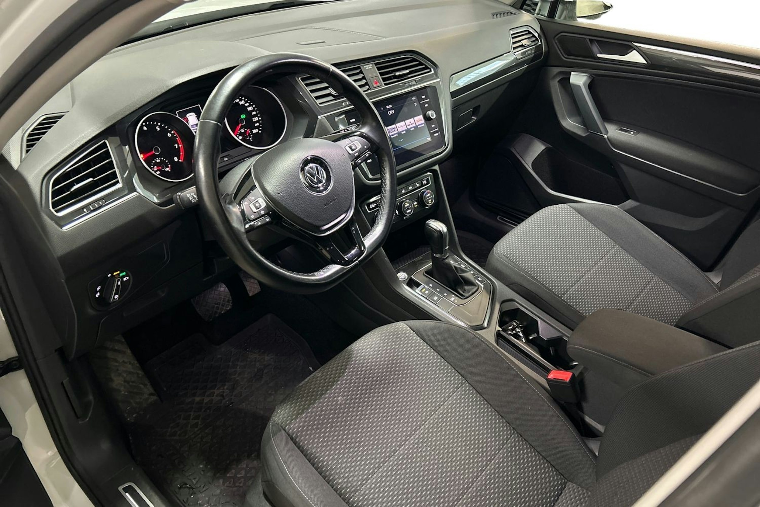 valkoinen Volkswagen Tiguan 2019 kuva 7.