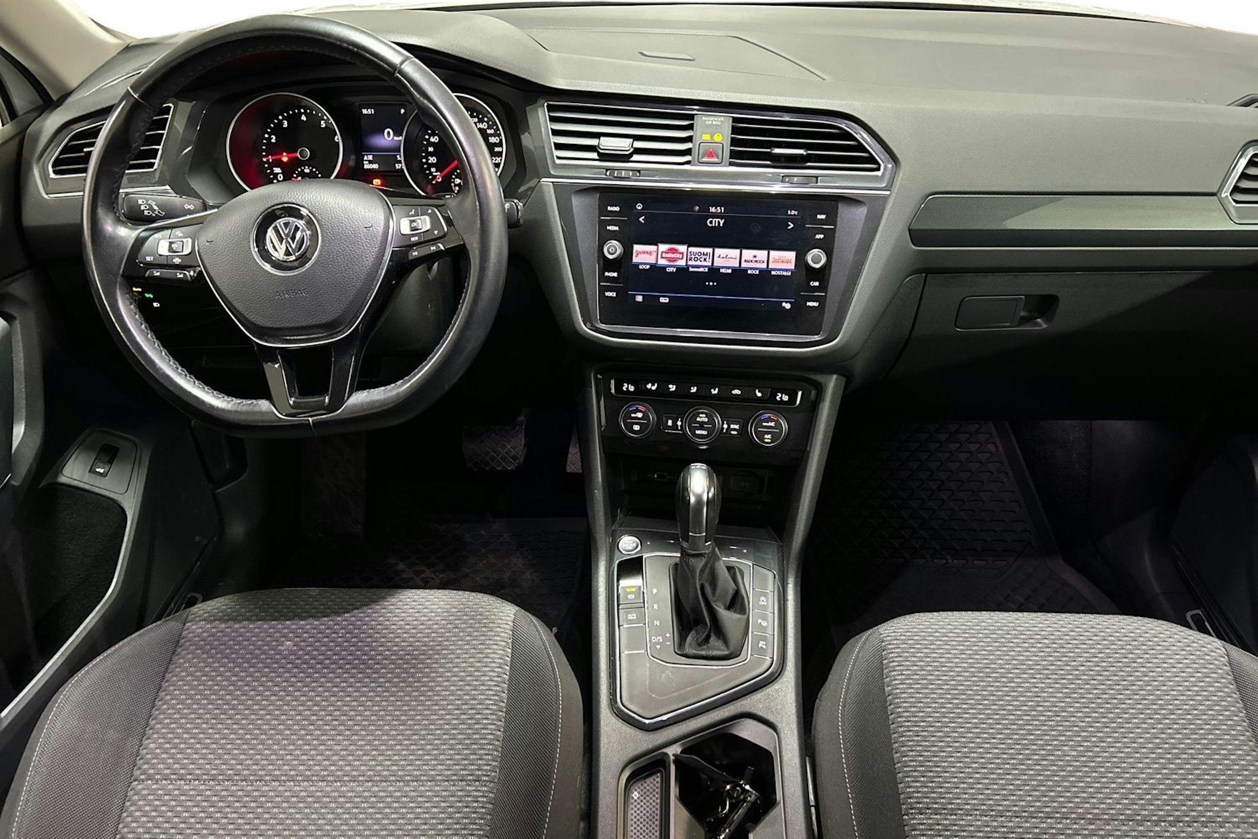 valkoinen Volkswagen Tiguan 2019 kuva 9.
