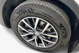 valkoinen Volkswagen Tiguan 2019 kuva 11.