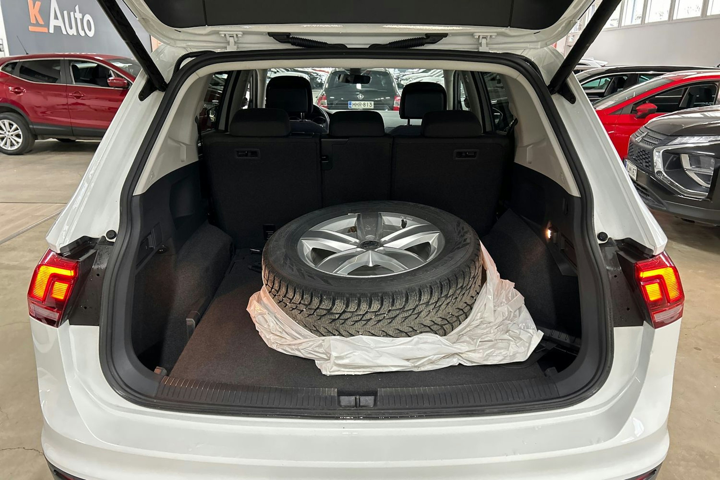valkoinen Volkswagen Tiguan 2019 kuva 14.