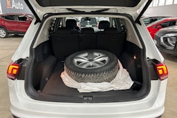 valkoinen Volkswagen Tiguan 2019 kuva 14.