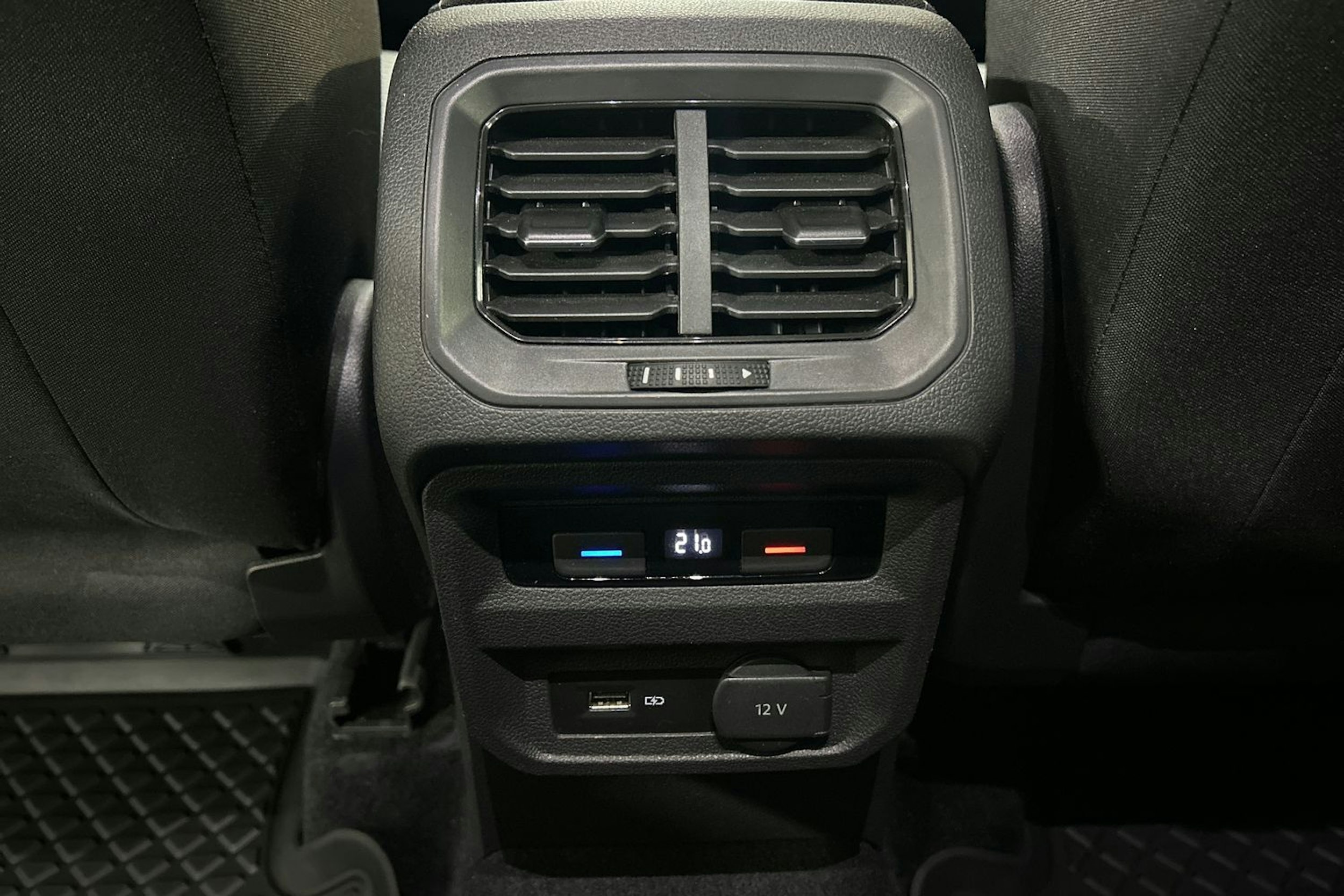 valkoinen Volkswagen Tiguan 2019 kuva 17.