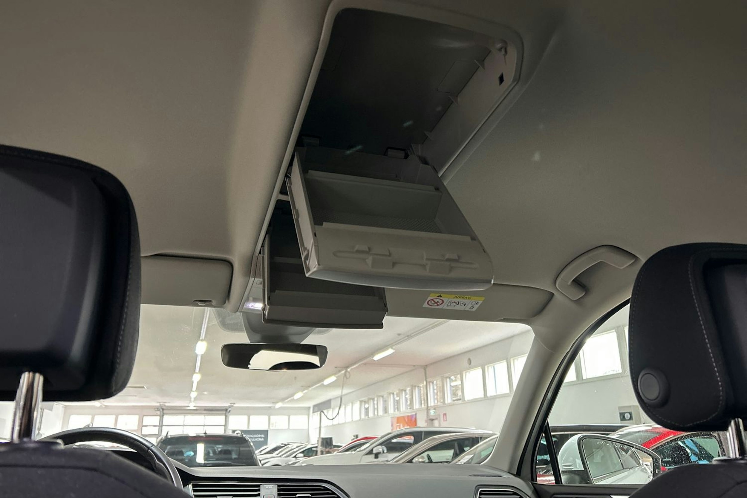 valkoinen Volkswagen Tiguan 2019 kuva 18.