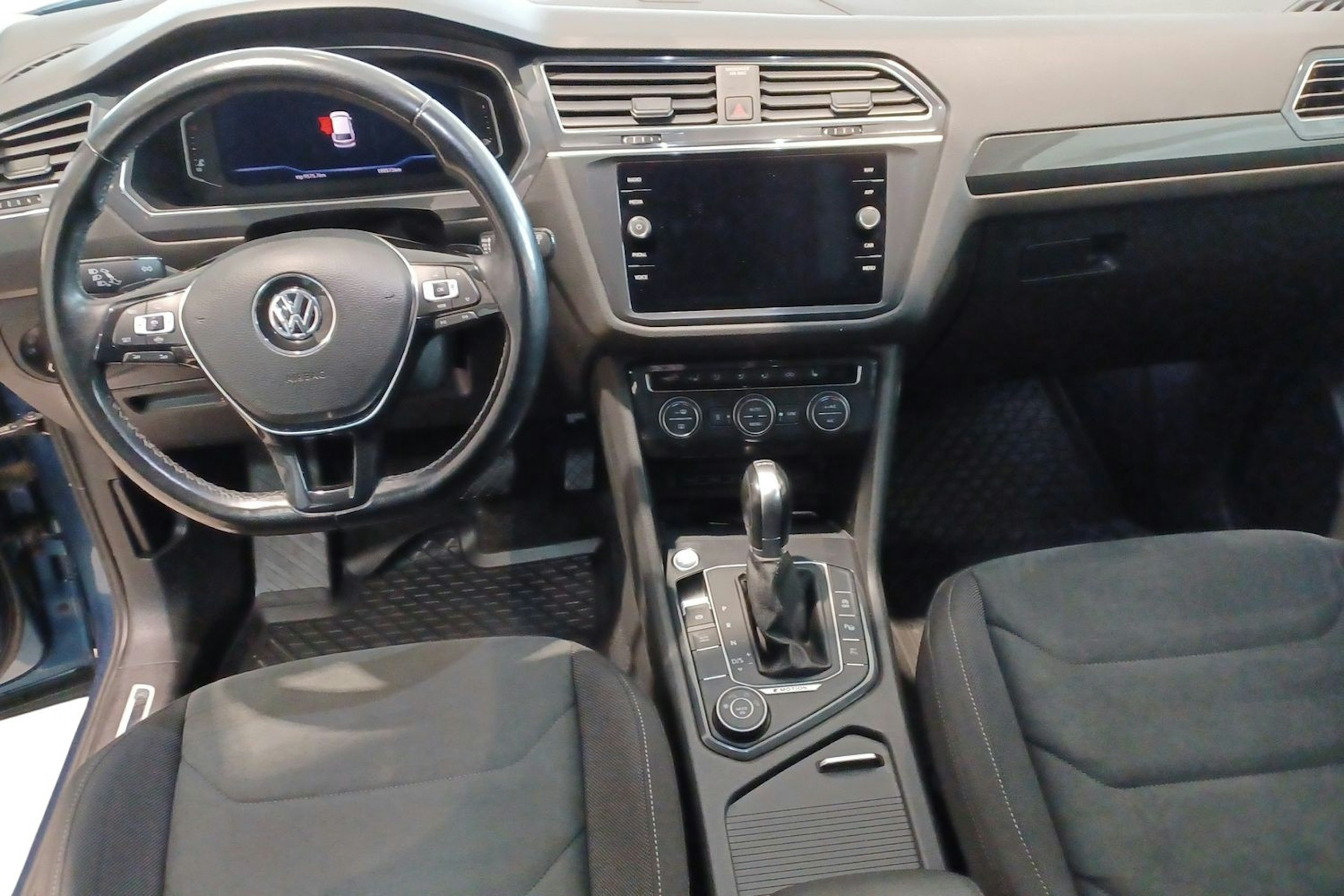 Sininen Volkswagen Tiguan Allspace 2019 kuva 9.