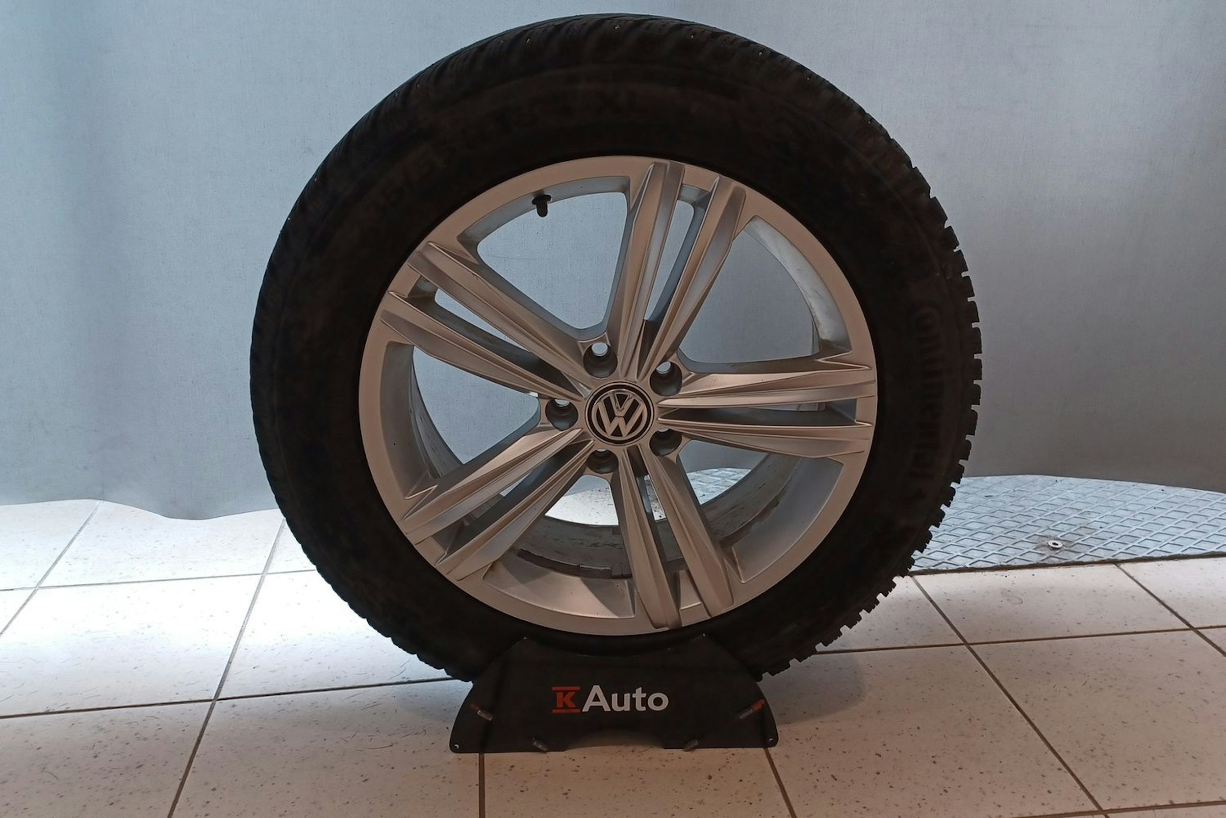 Sininen Volkswagen Tiguan Allspace 2019 kuva 14.