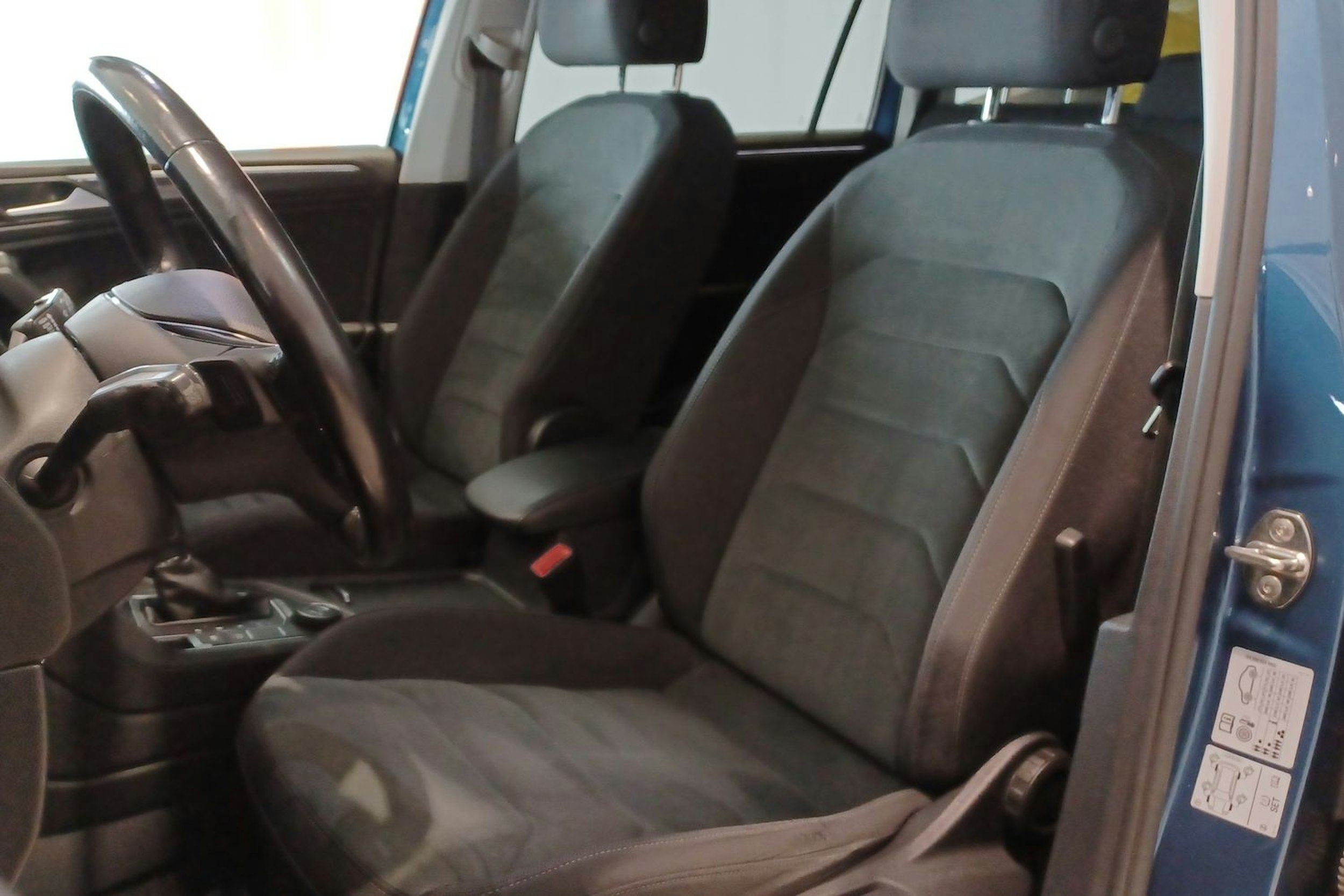 Sininen Volkswagen Tiguan Allspace 2019 kuva 16.