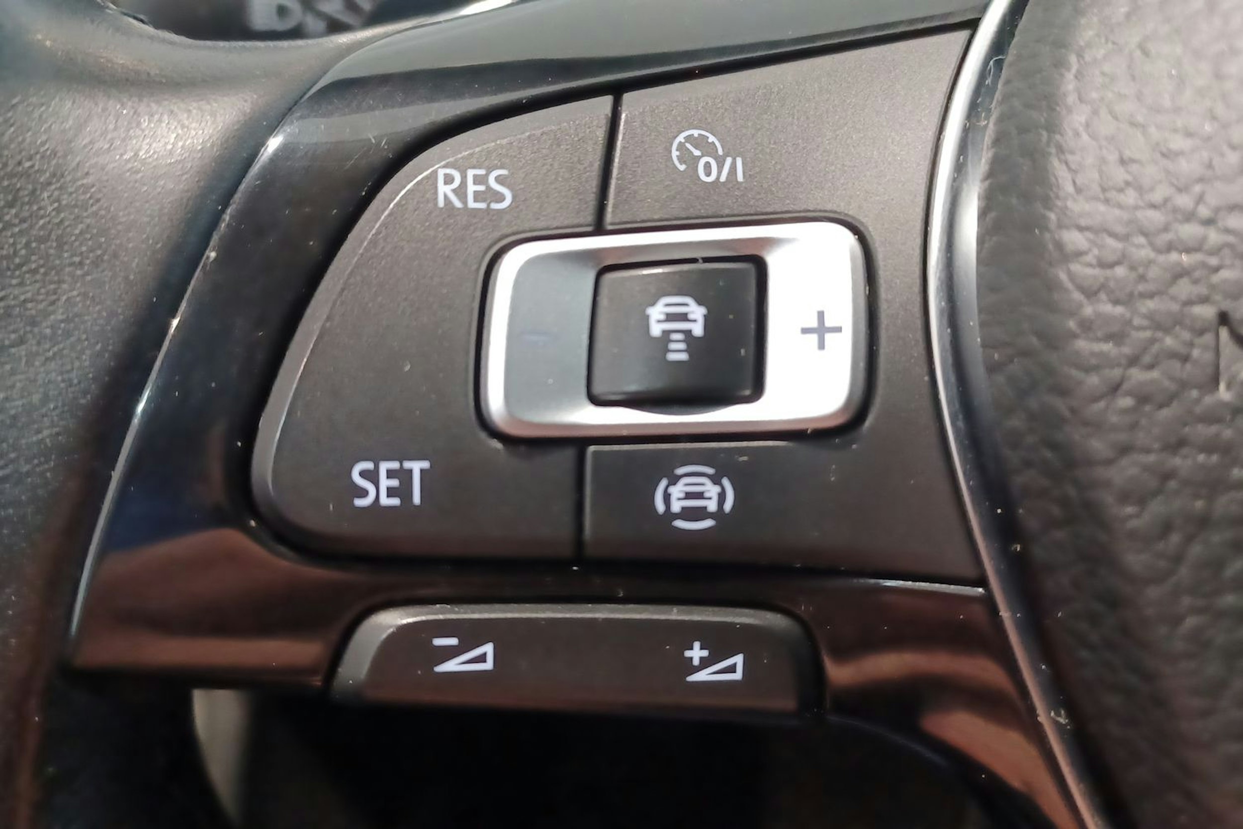 Sininen Volkswagen Tiguan Allspace 2019 kuva 21.