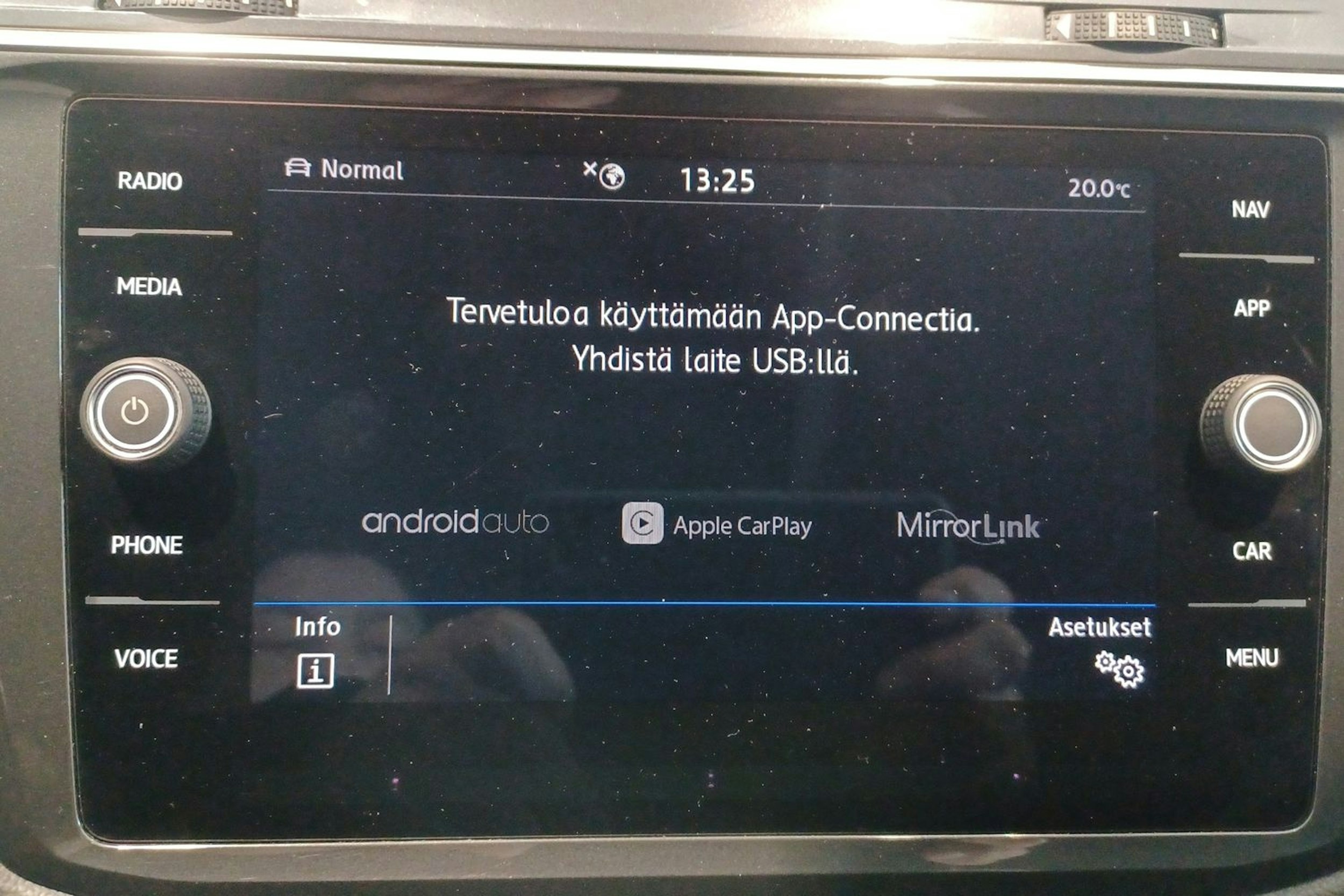 Sininen Volkswagen Tiguan Allspace 2019 kuva 26.
