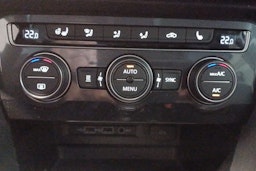 Sininen Volkswagen Tiguan Allspace 2019 kuva 32.