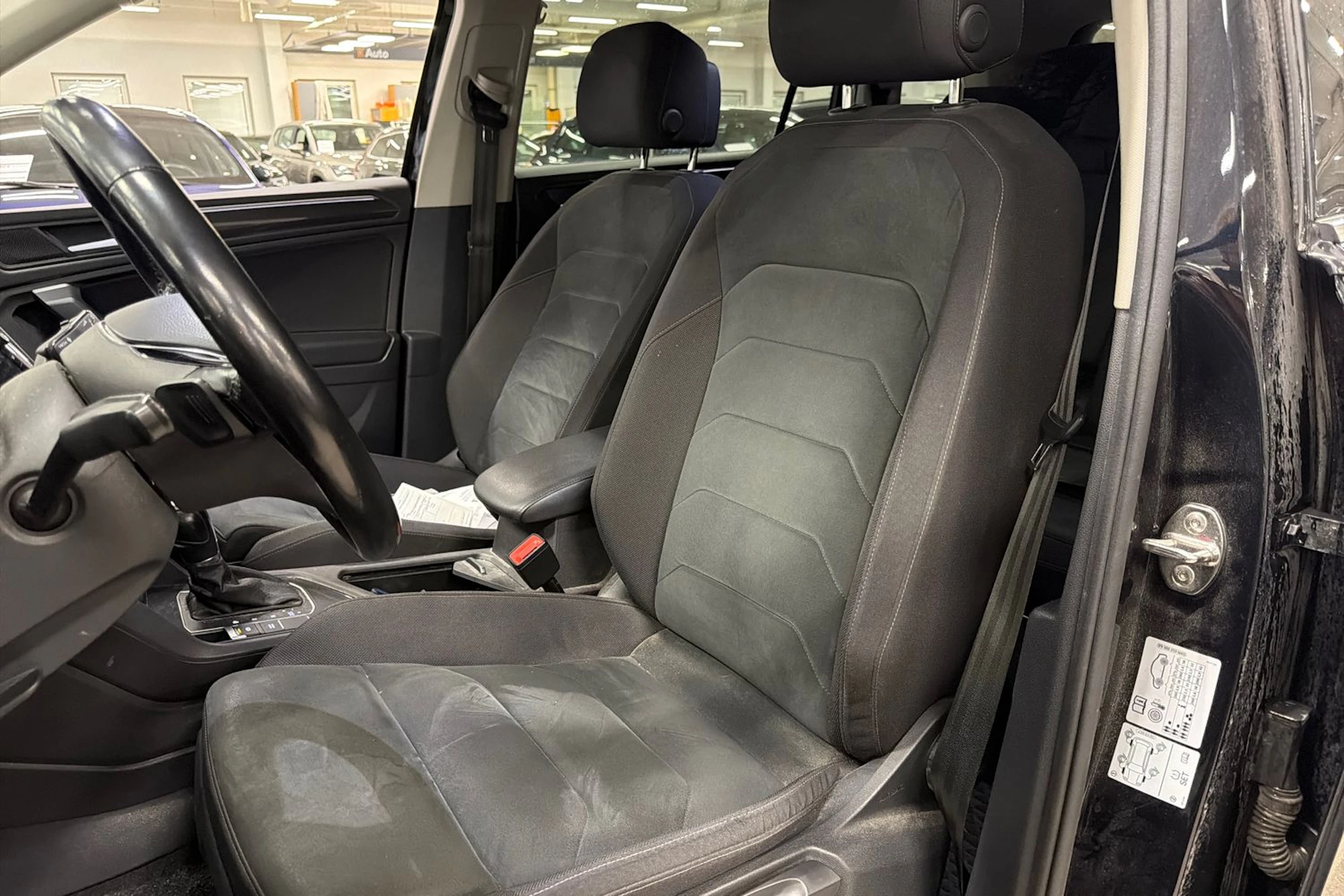 musta Volkswagen Tiguan Allspace 2019 kuva 4.