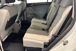 Valkoinen Volkswagen Tiguan Allspace 2019 kuva 10.