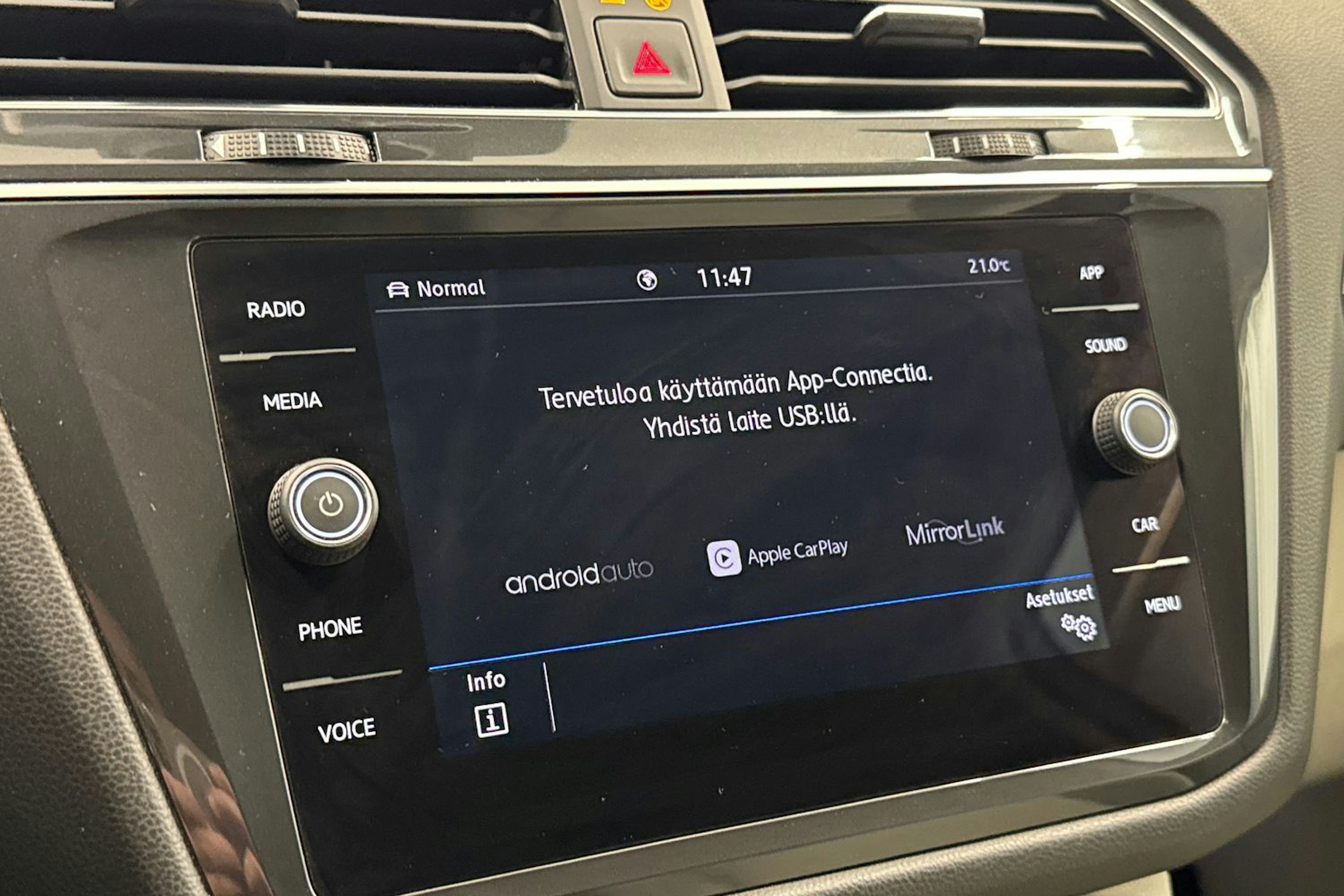 Valkoinen Volkswagen Tiguan Allspace 2019 kuva 21.