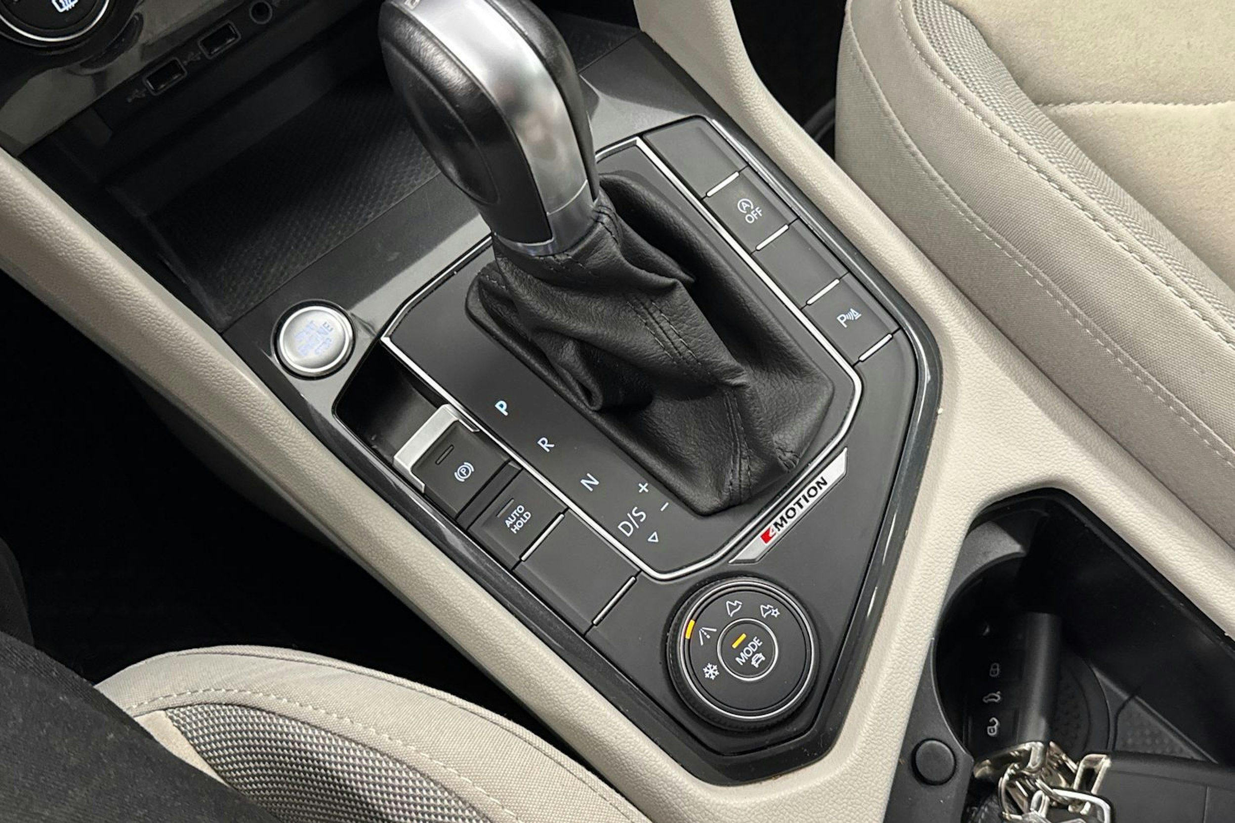 Valkoinen Volkswagen Tiguan Allspace 2019 kuva 23.