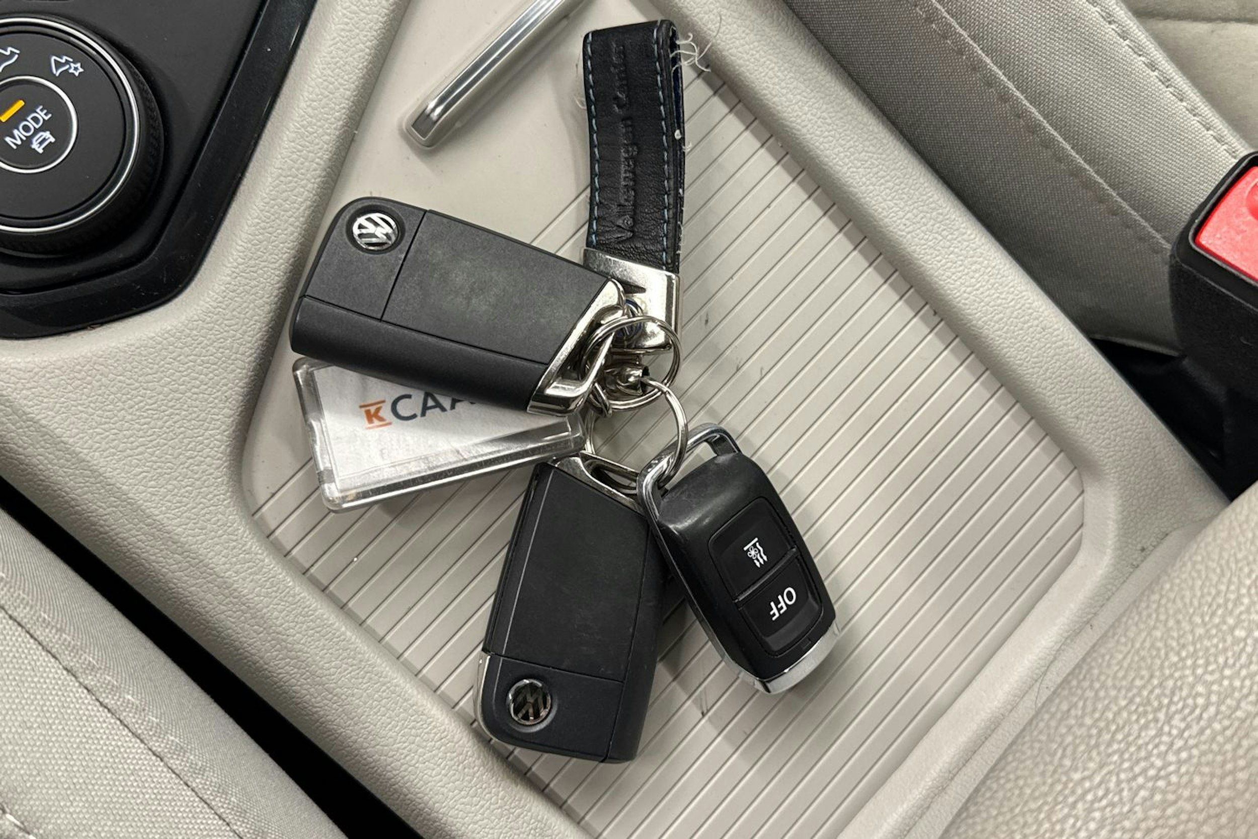 Valkoinen Volkswagen Tiguan Allspace 2019 kuva 25.