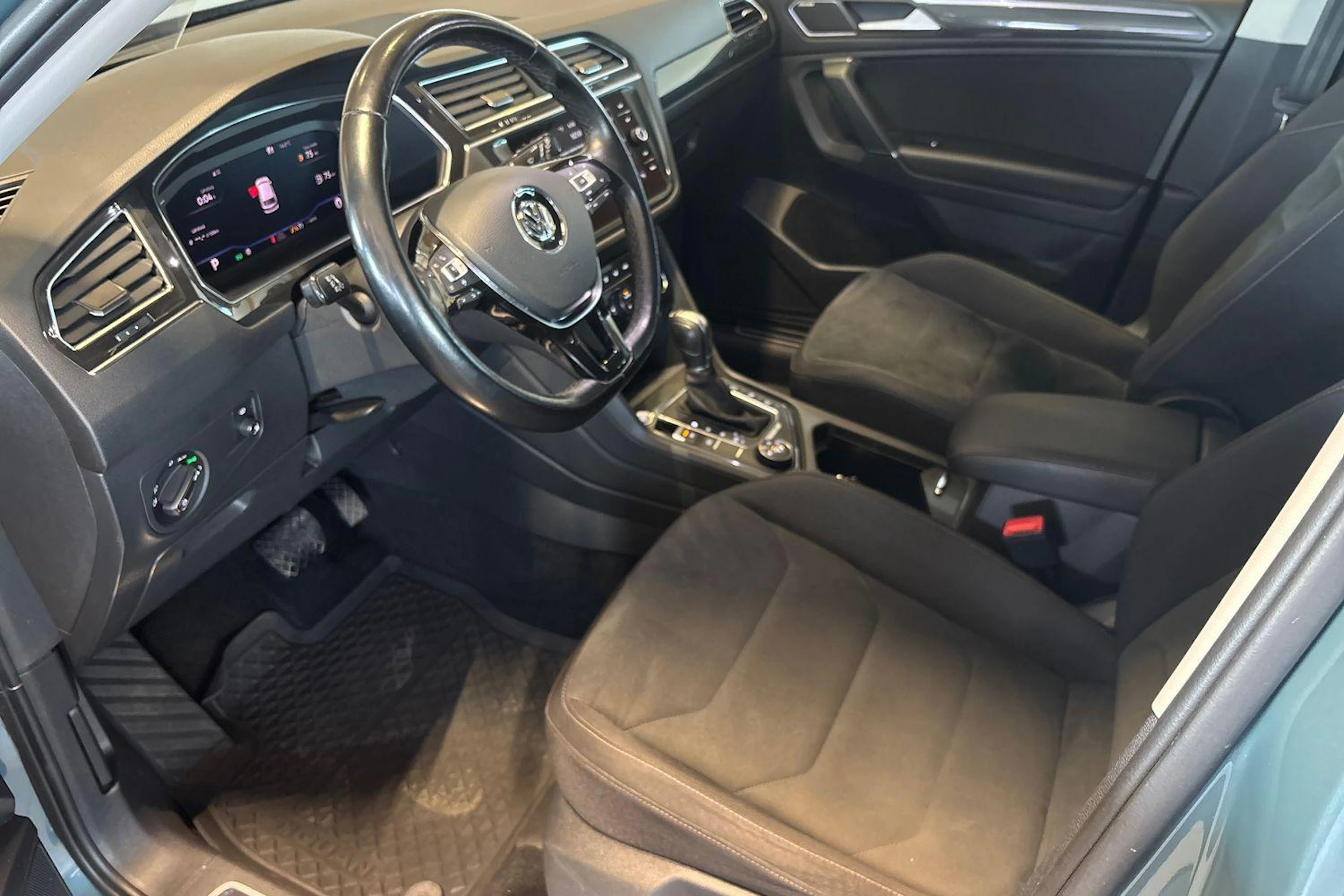 Sininen Volkswagen Tiguan Allspace 2019 kuva 6.