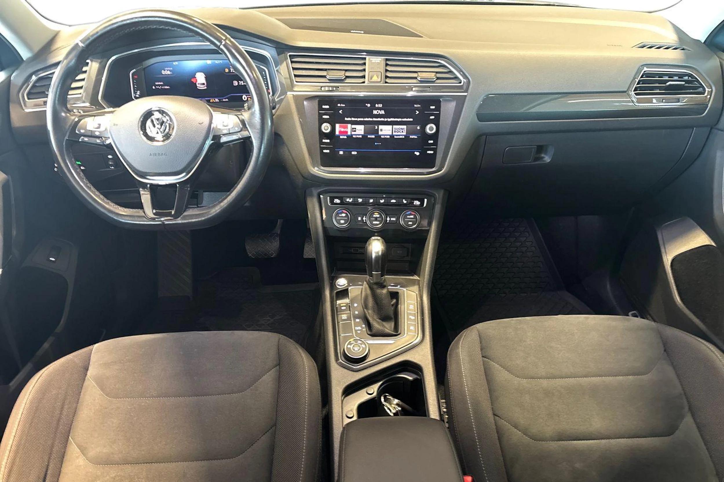 Sininen Volkswagen Tiguan Allspace 2019 kuva 7.