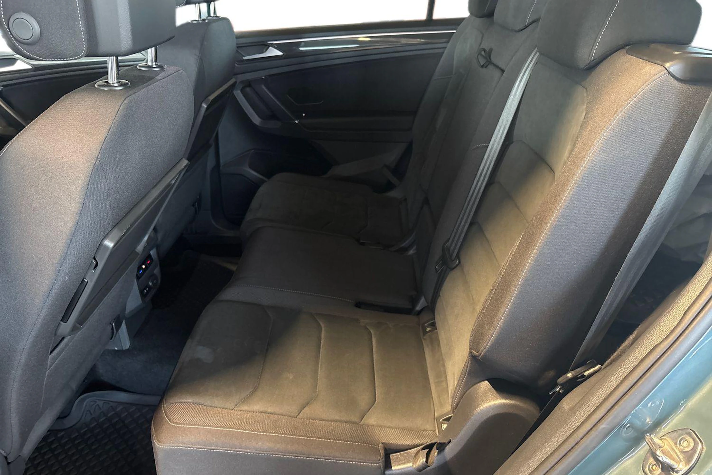 Sininen Volkswagen Tiguan Allspace 2019 kuva 8.