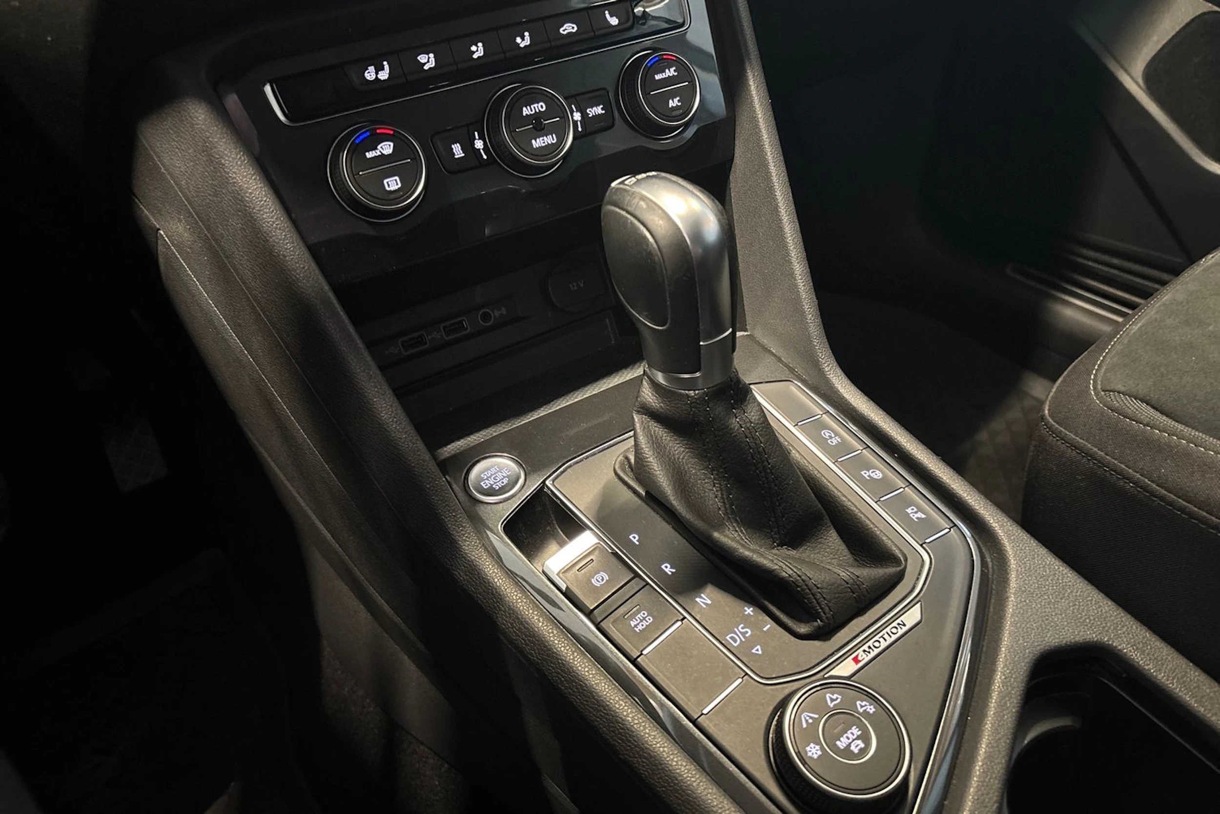 Sininen Volkswagen Tiguan Allspace 2019 kuva 15.