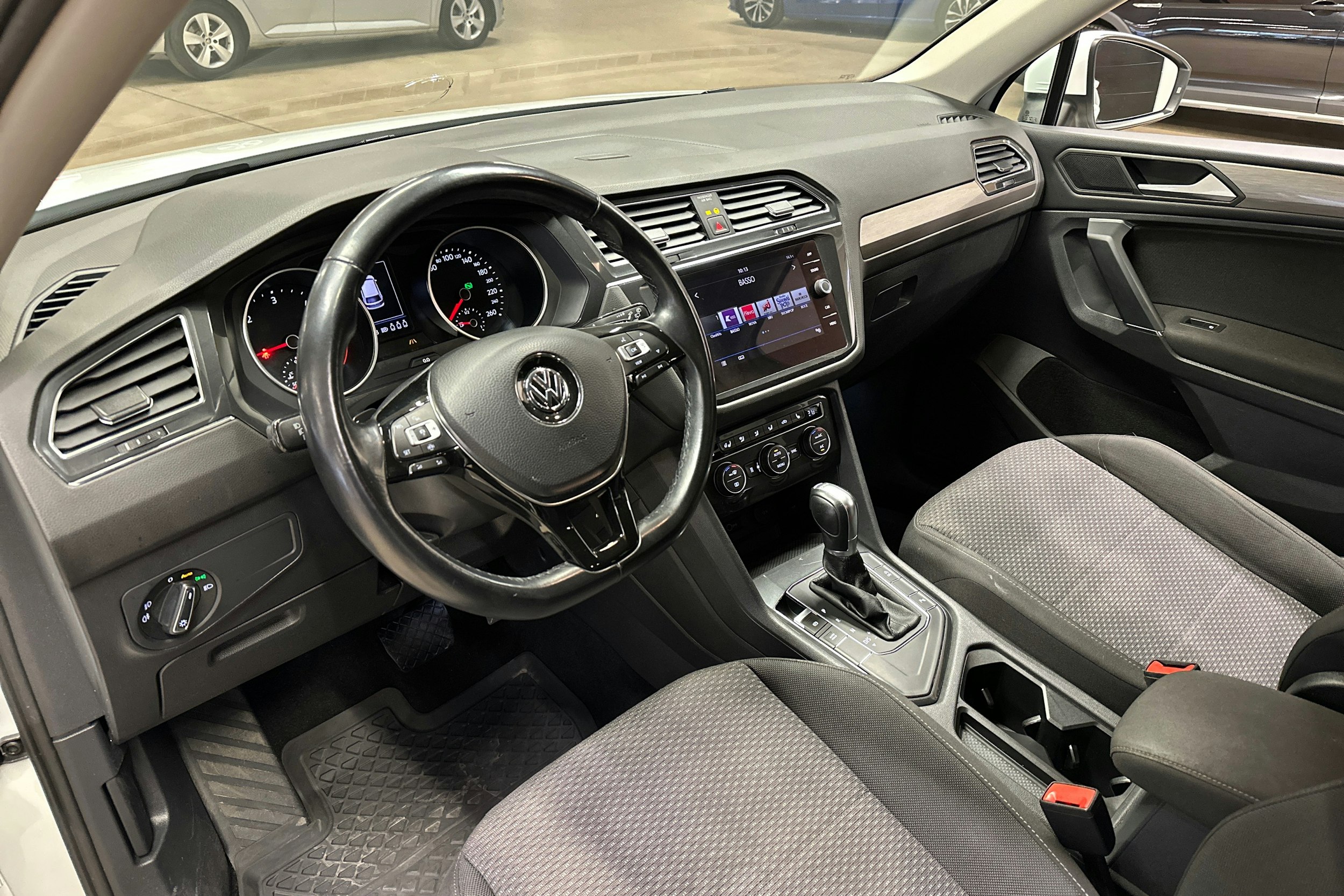 valkoinen Volkswagen Tiguan Allspace 2019 kuva 6.