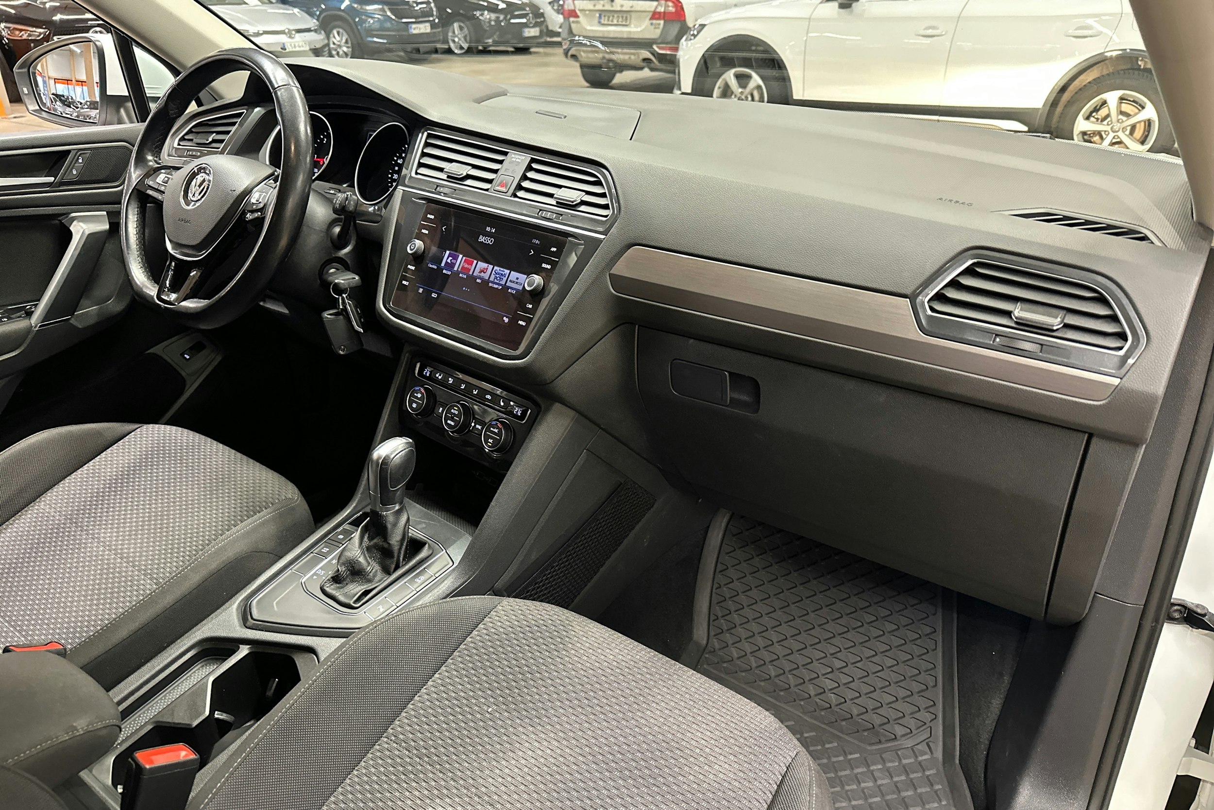 valkoinen Volkswagen Tiguan Allspace 2019 kuva 8.