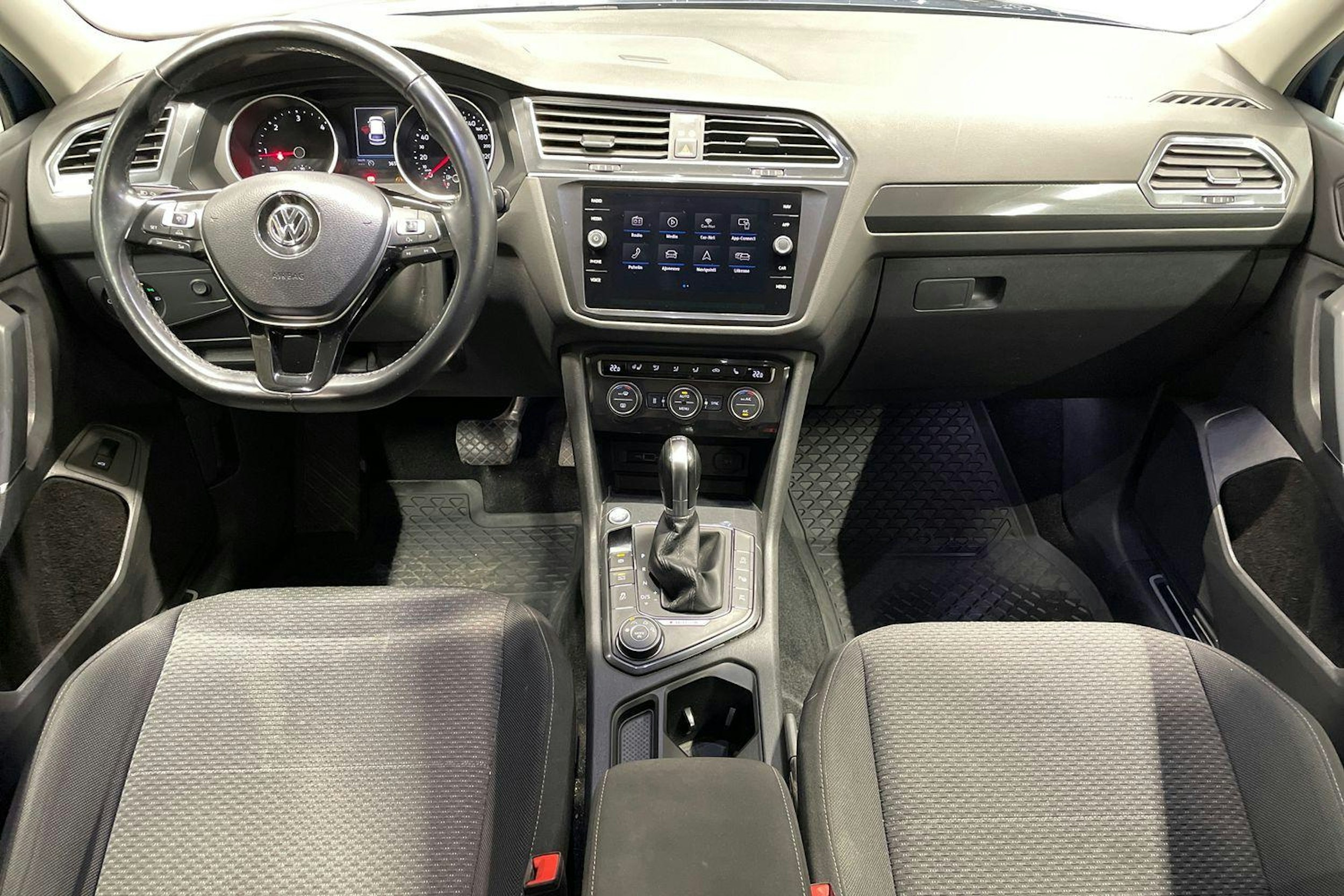 Sininen Volkswagen Tiguan Allspace 2019 kuva 9.