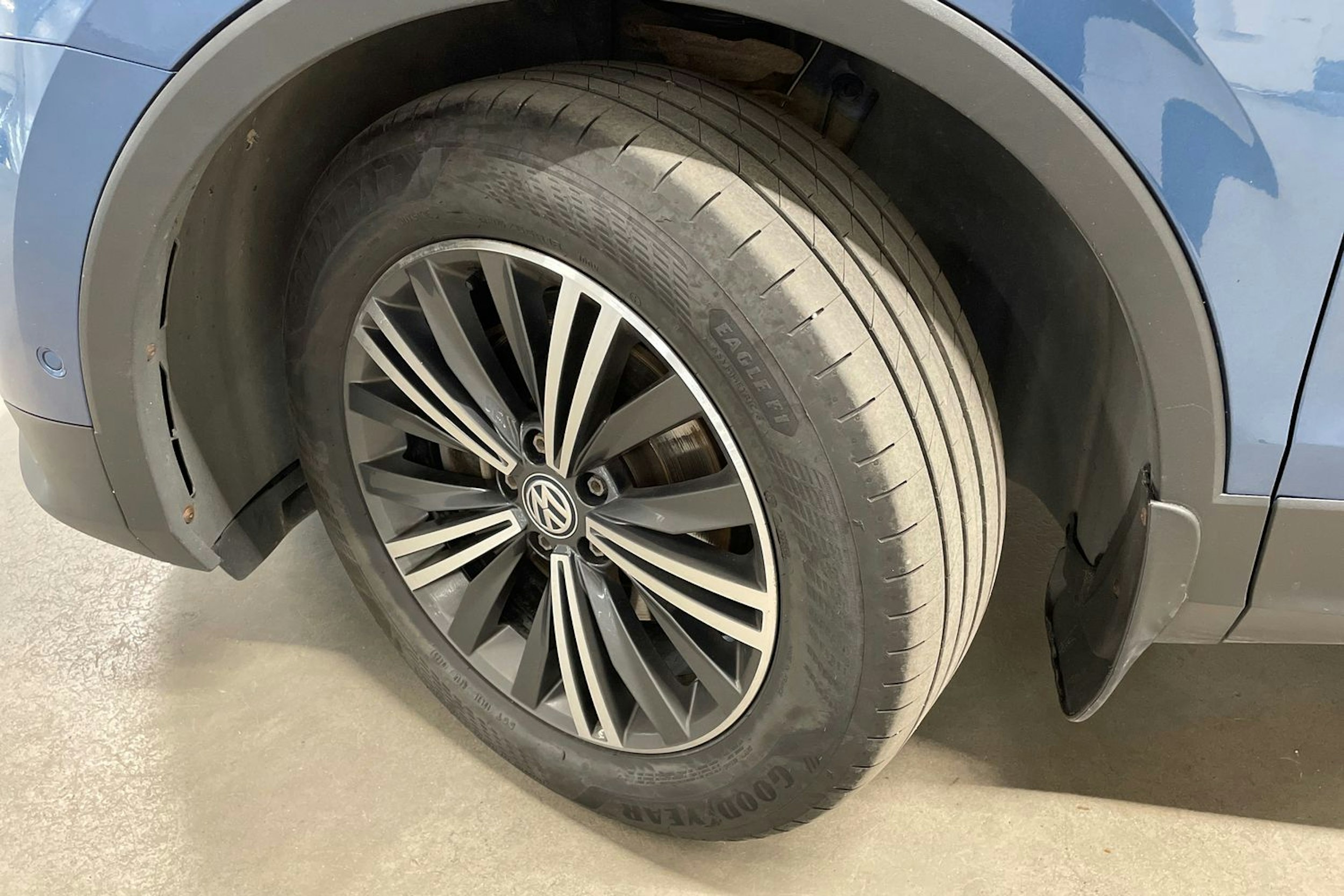 Sininen Volkswagen Tiguan Allspace 2019 kuva 13.