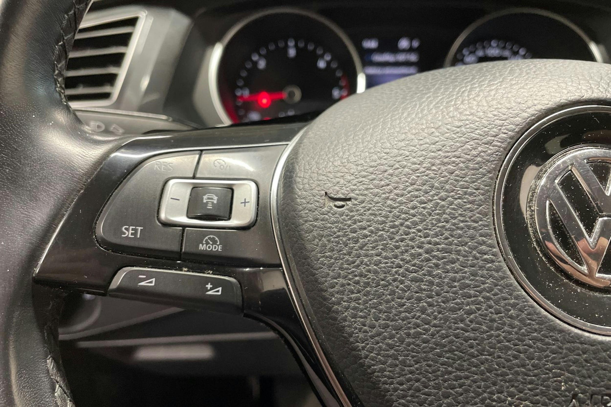 Sininen Volkswagen Tiguan Allspace 2019 kuva 28.
