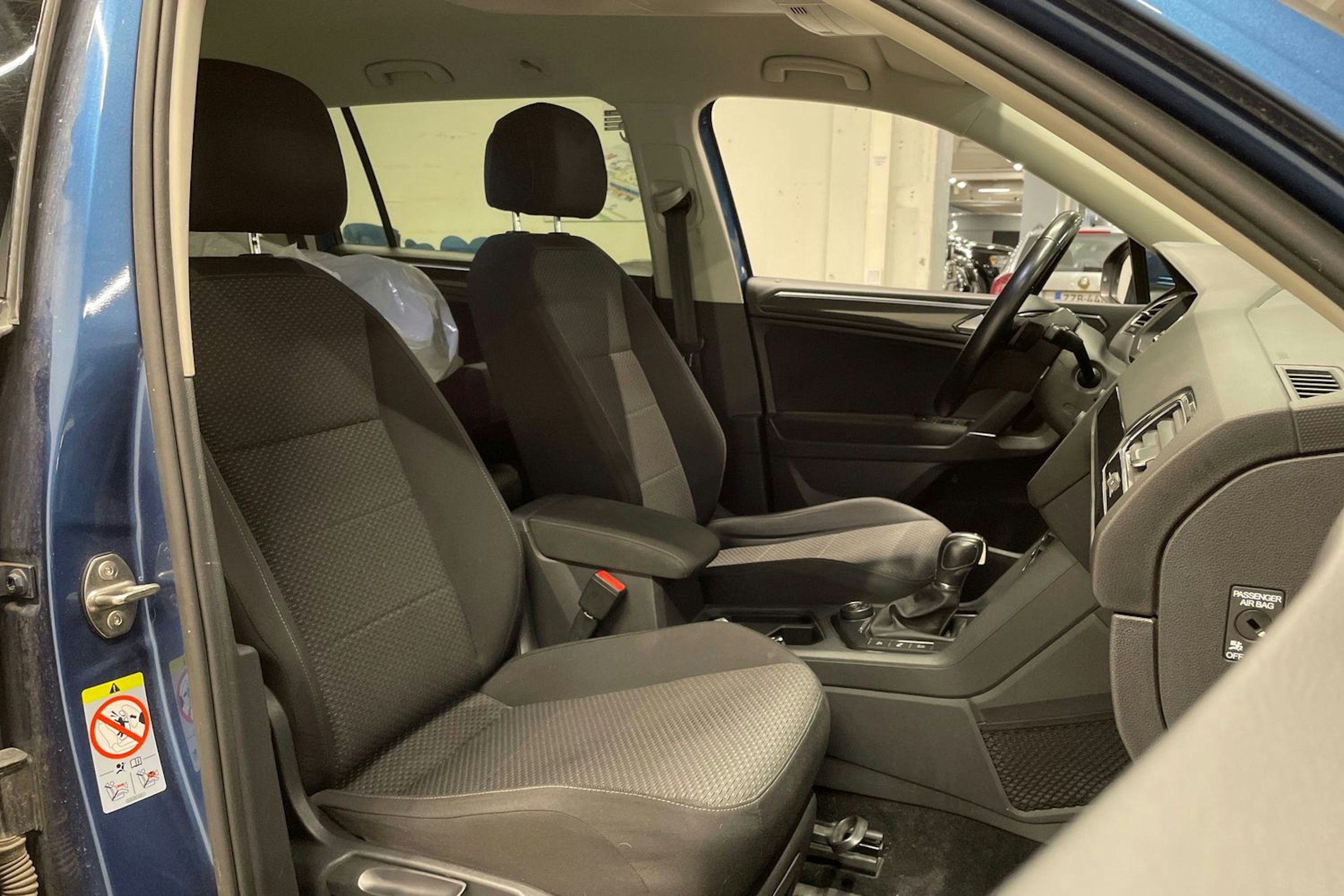 Sininen Volkswagen Tiguan Allspace 2019 kuva 30.