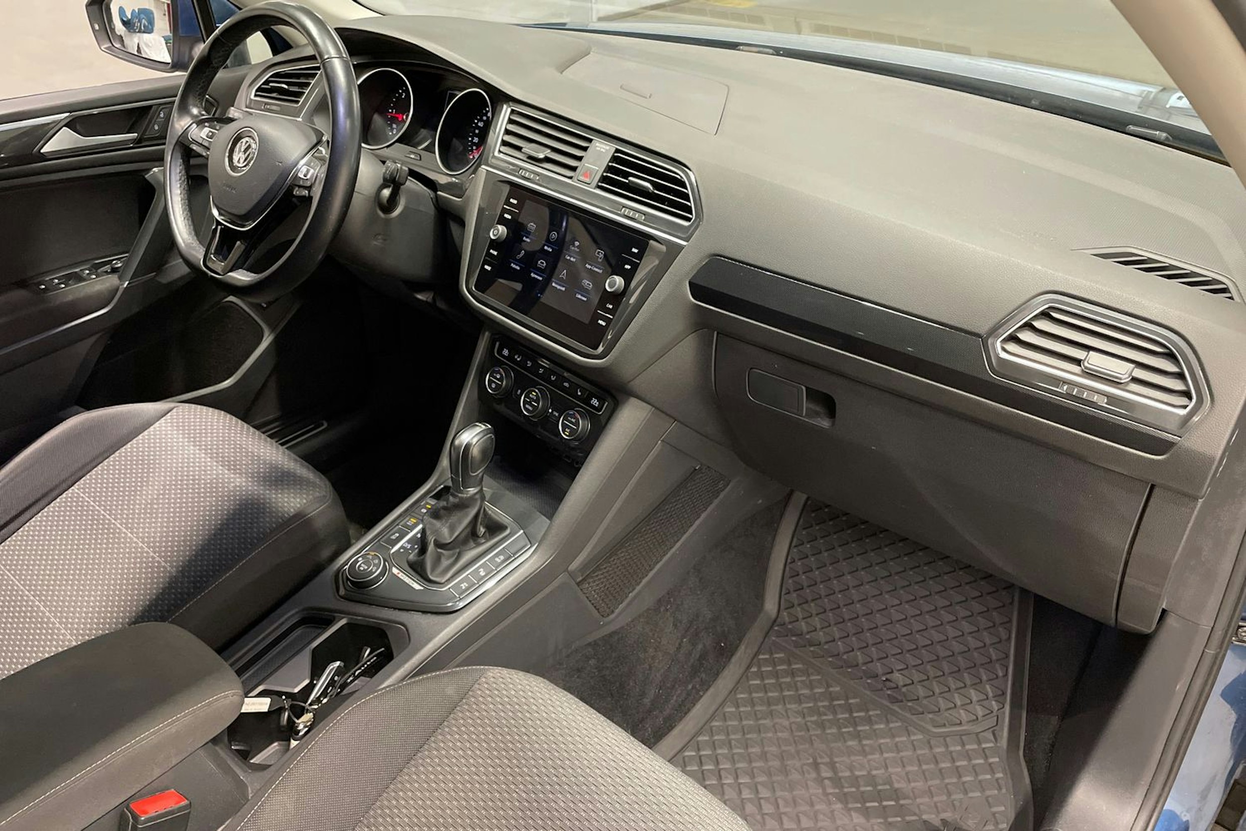 Sininen Volkswagen Tiguan Allspace 2019 kuva 31.