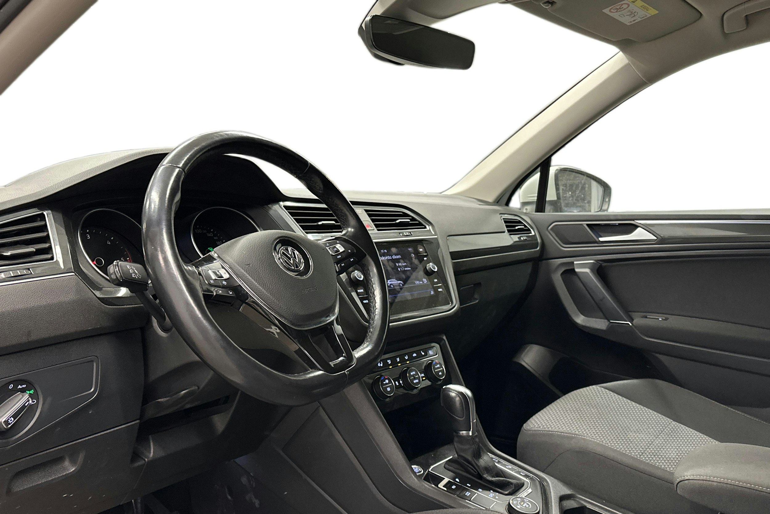 valkoinen Volkswagen Tiguan Allspace 2019 kuva 3.