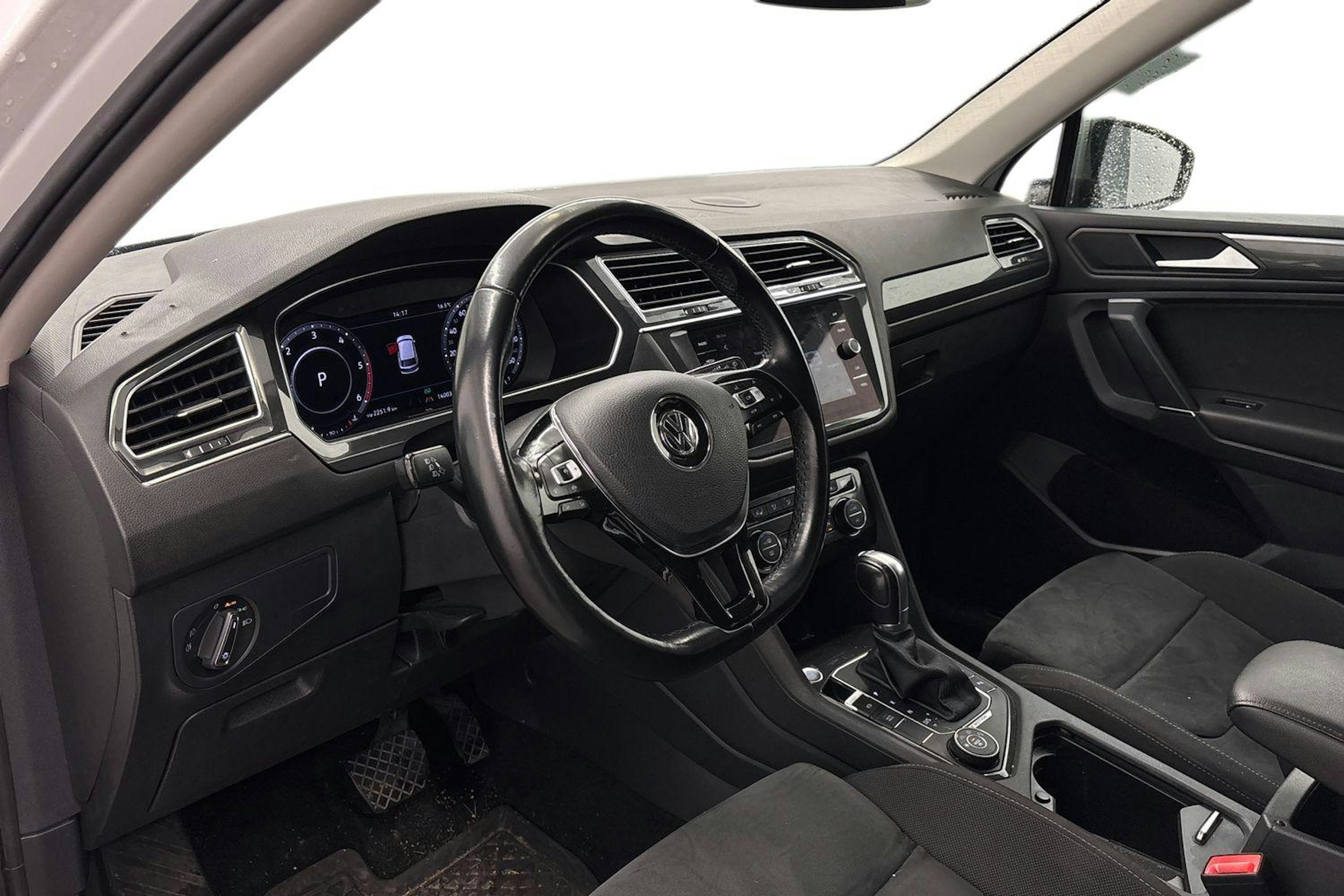 valkoinen Volkswagen Tiguan Allspace 2019 kuva 3.