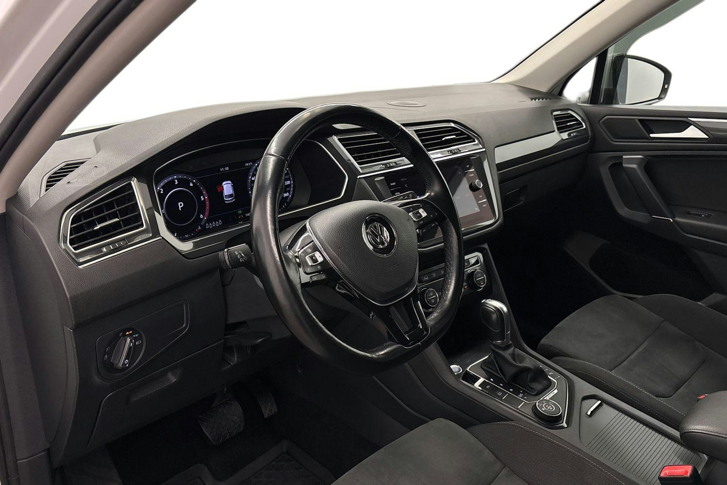 valkoinen Volkswagen Tiguan Allspace 2019 kuva 7.