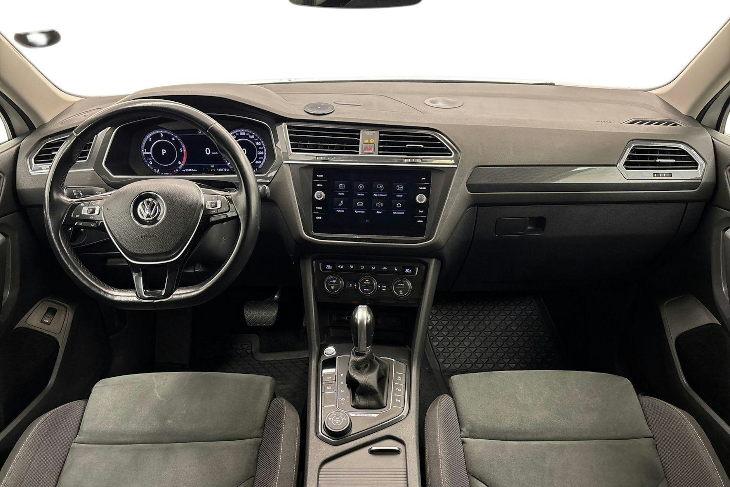 valkoinen Volkswagen Tiguan Allspace 2019 kuva 9.