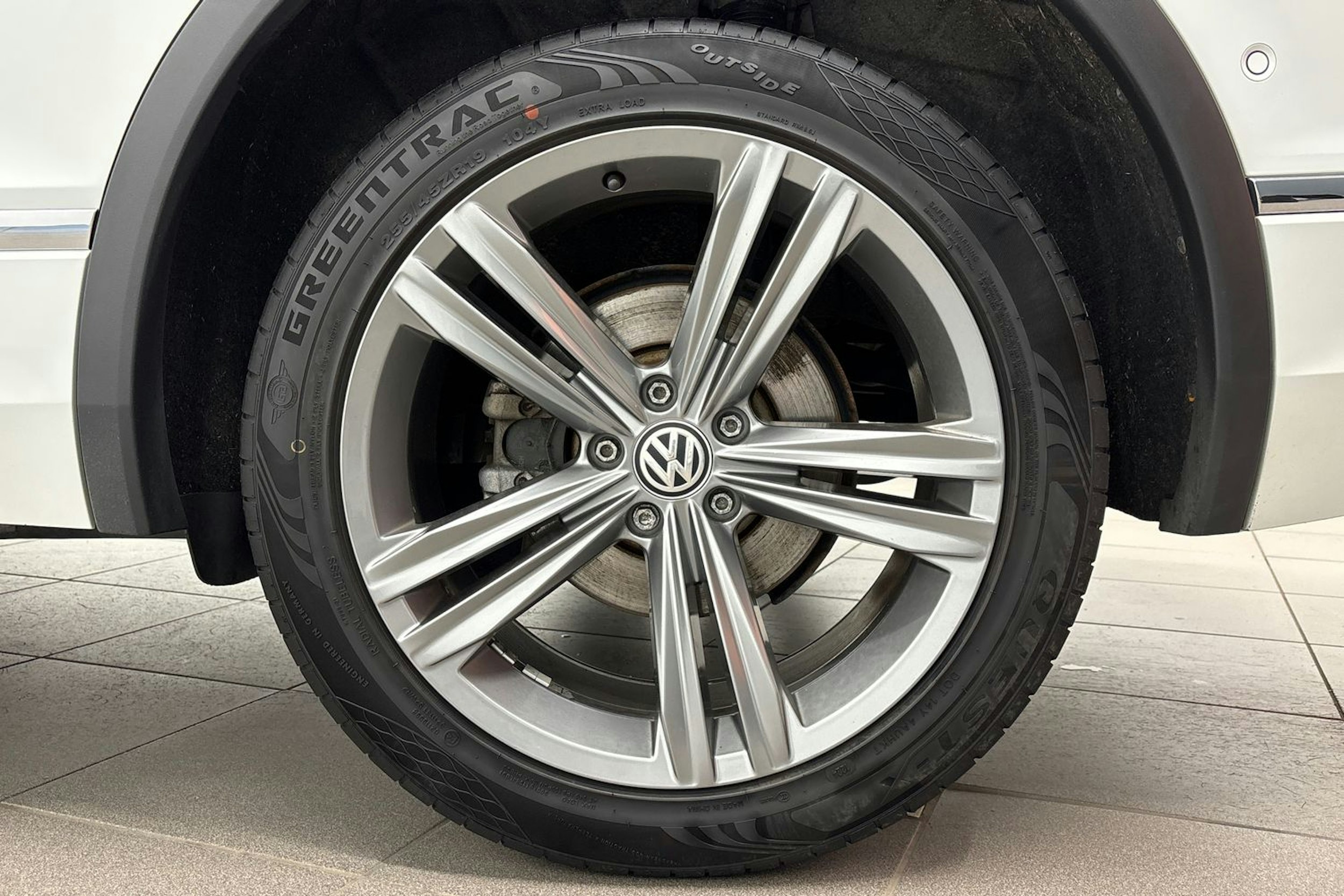 valkoinen Volkswagen Tiguan Allspace 2019 kuva 11.