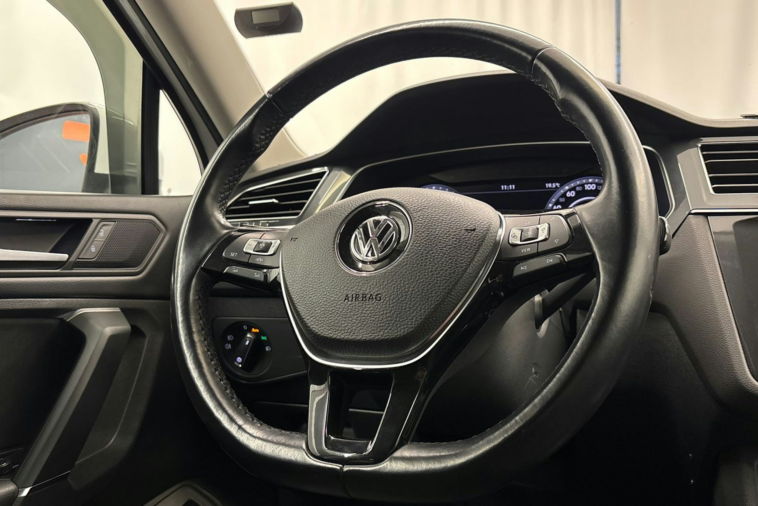 valkoinen Volkswagen Tiguan Allspace 2019 kuva 16.