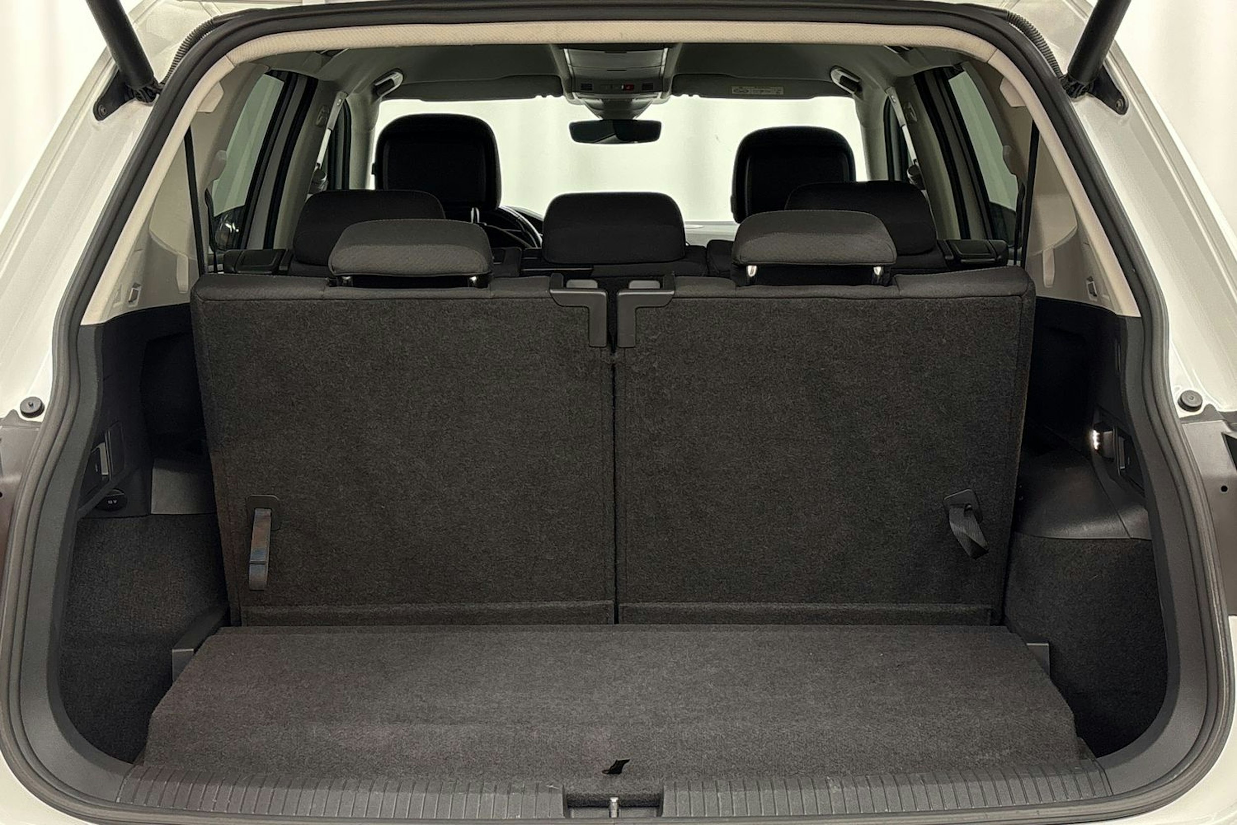 valkoinen Volkswagen Tiguan Allspace 2019 kuva 27.