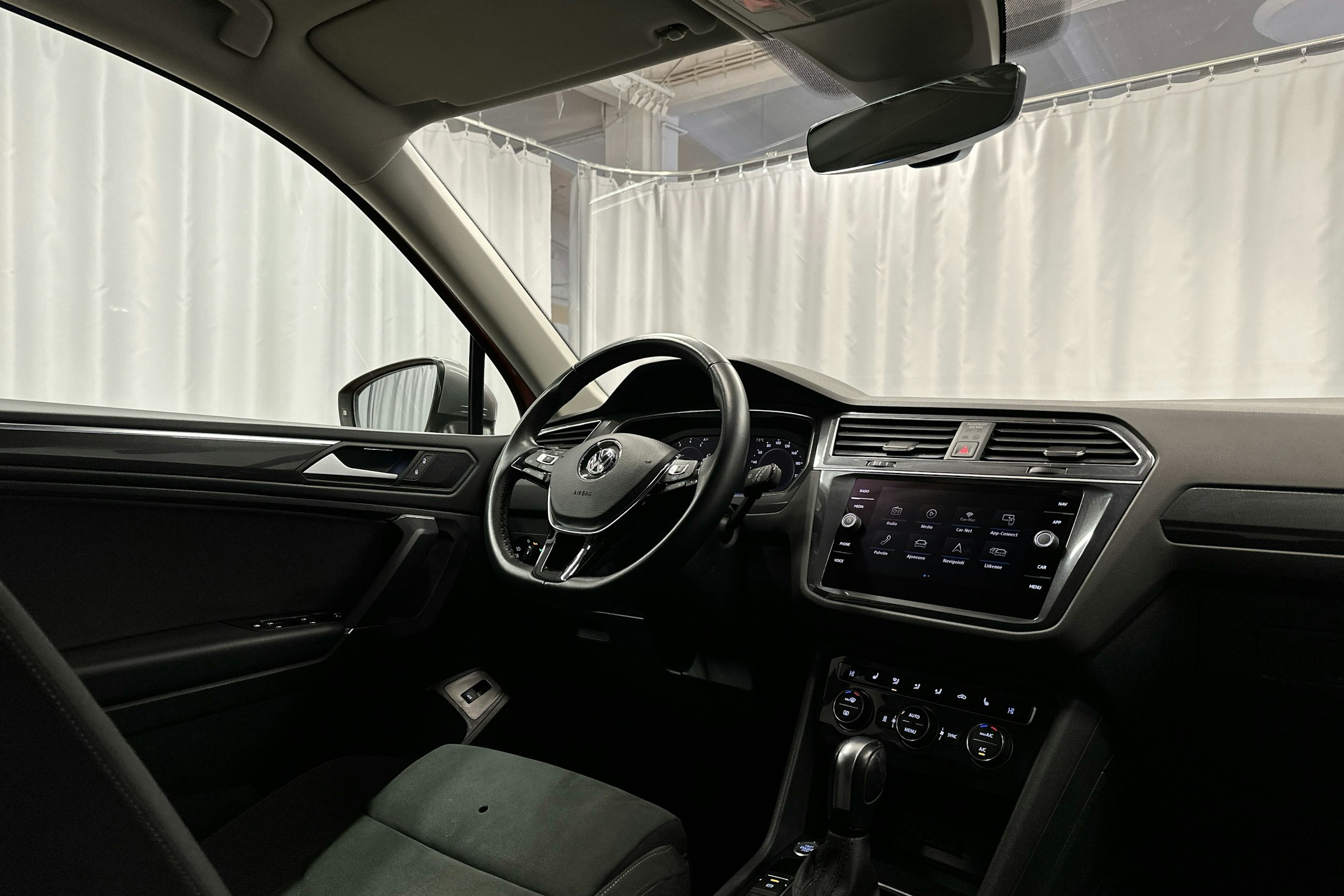 oranssi Volkswagen Tiguan Allspace 2020 kuva 15.