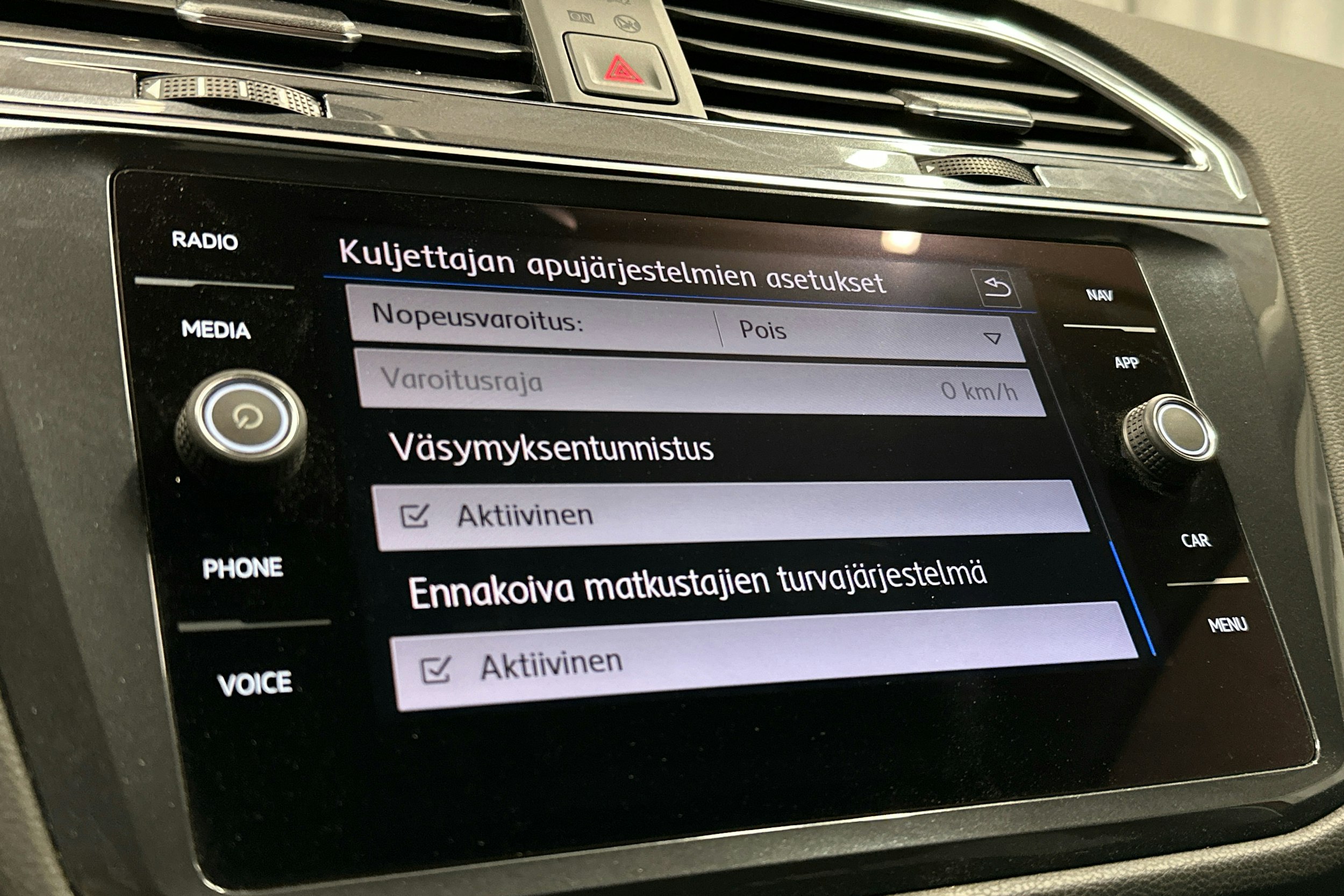 oranssi Volkswagen Tiguan Allspace 2020 kuva 26.