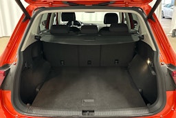 oranssi Volkswagen Tiguan Allspace 2020 kuva 30.