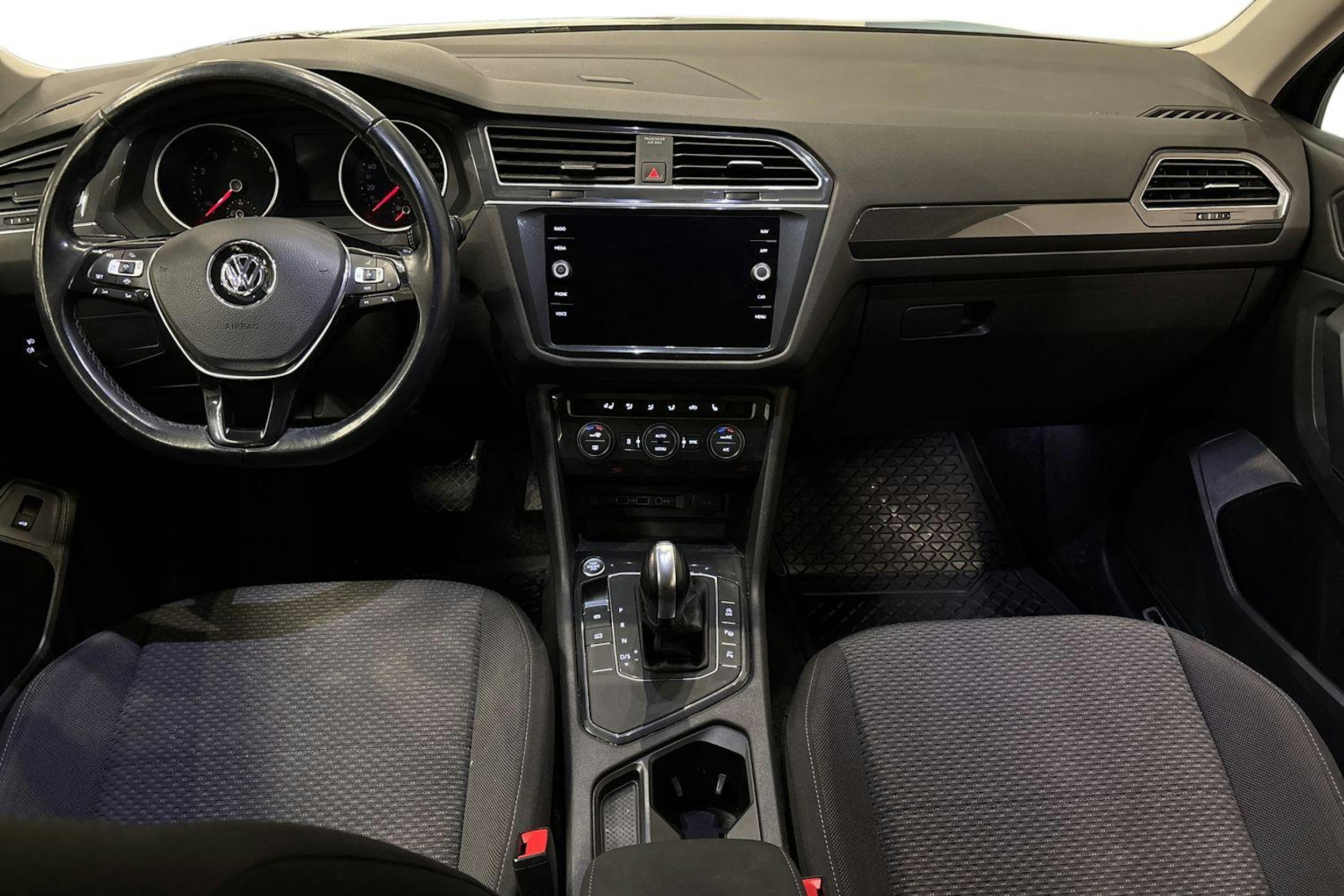 harmaa Volkswagen Tiguan Allspace 2020 kuva 9.