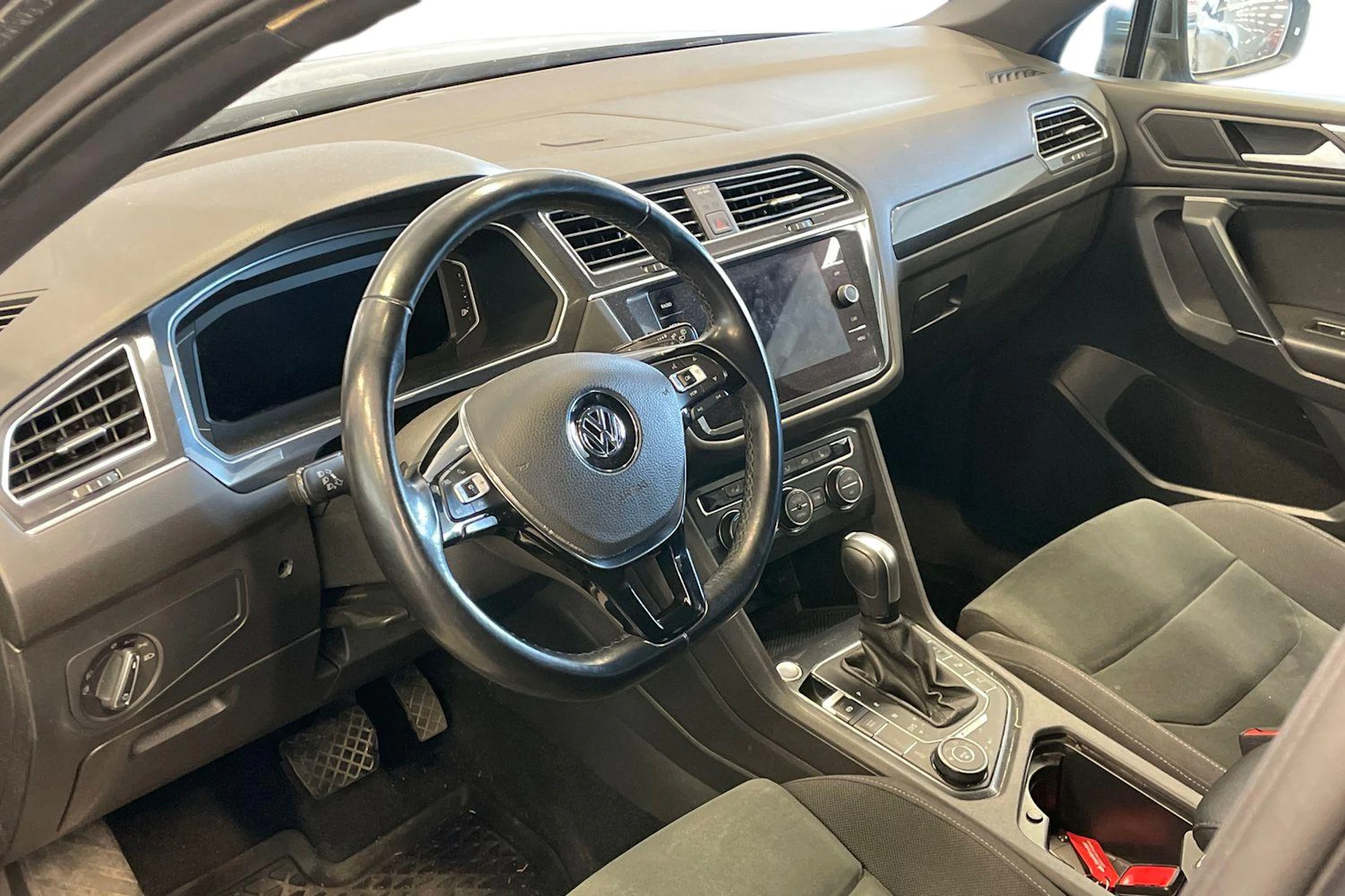 Harmaa Volkswagen Tiguan Allspace 2020 kuva 3.