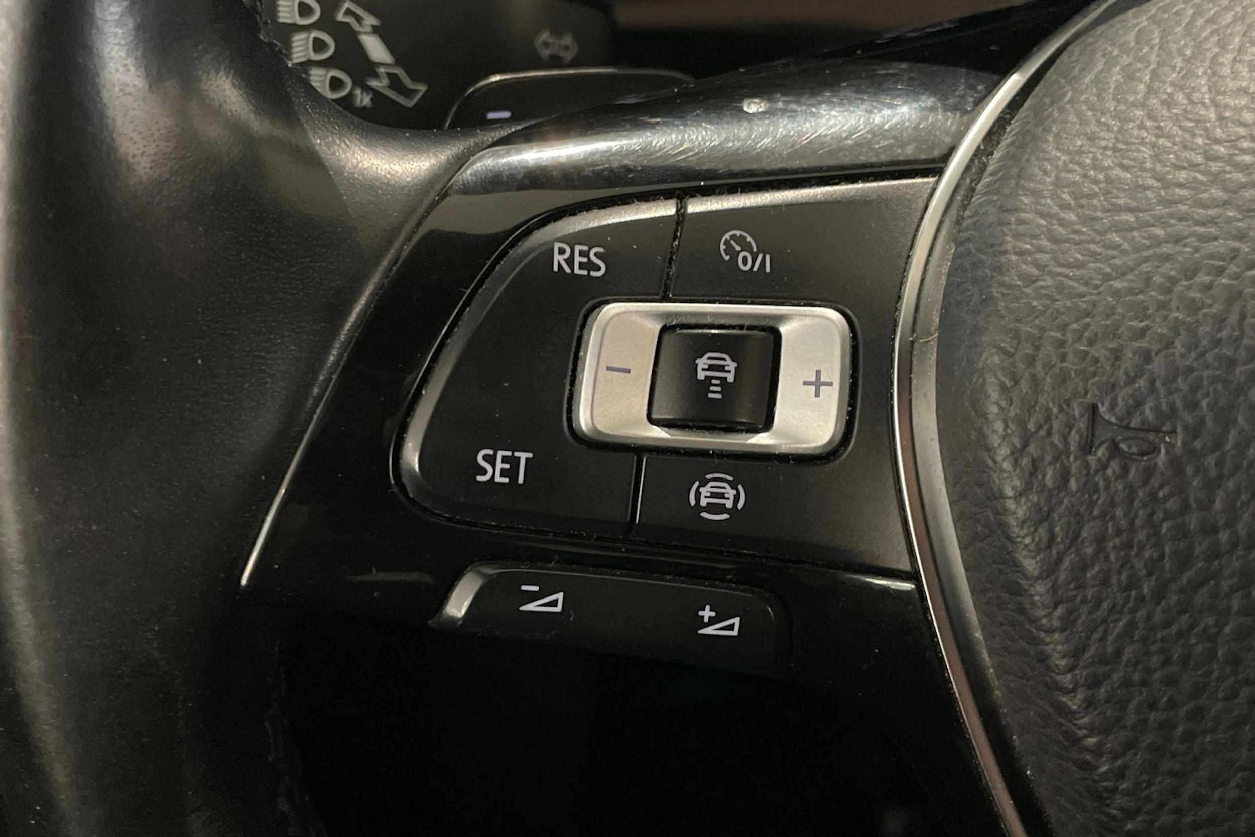 Harmaa Volkswagen Tiguan Allspace 2020 kuva 24.