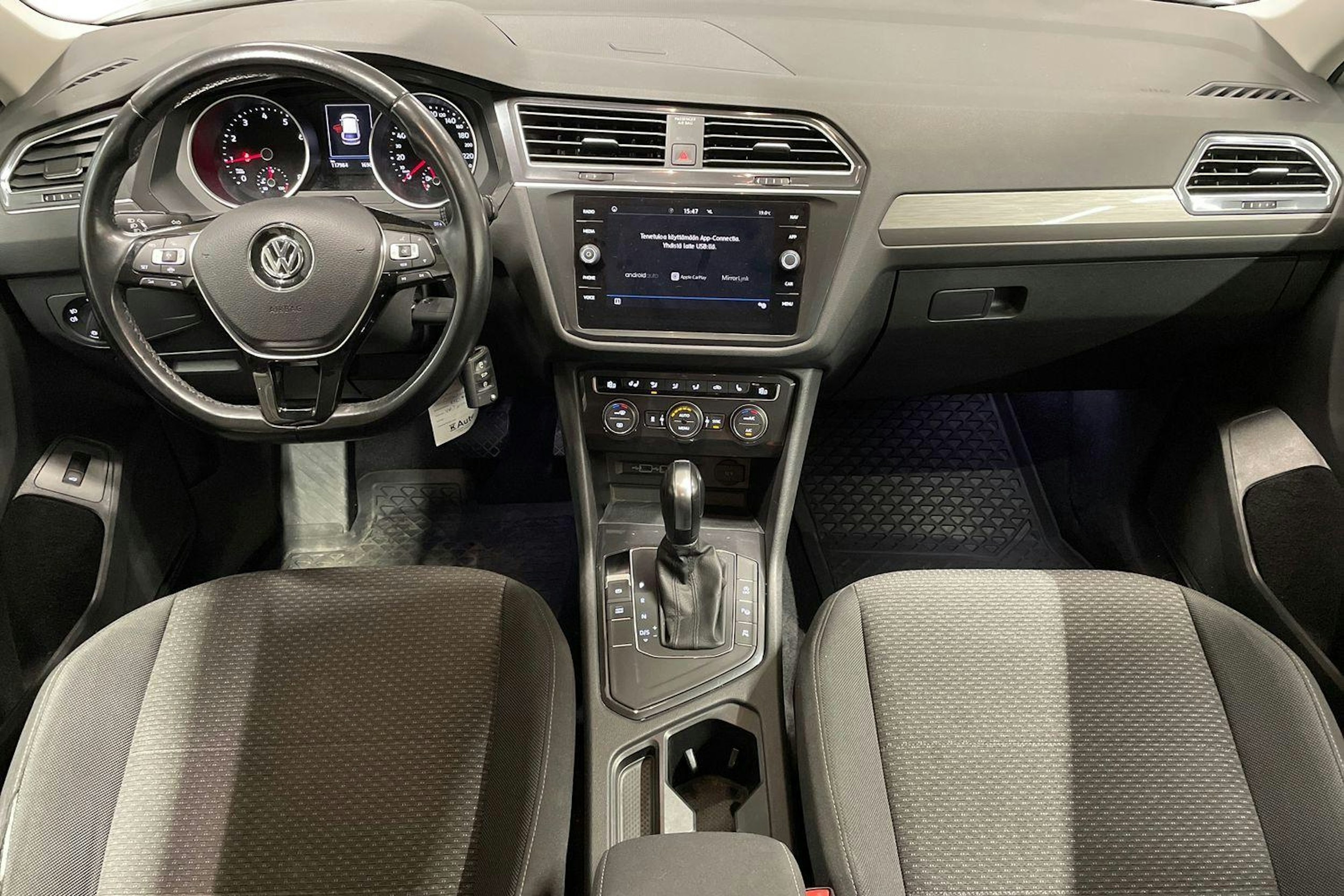 valkoinen Volkswagen Tiguan Allspace 2020 kuva 7.