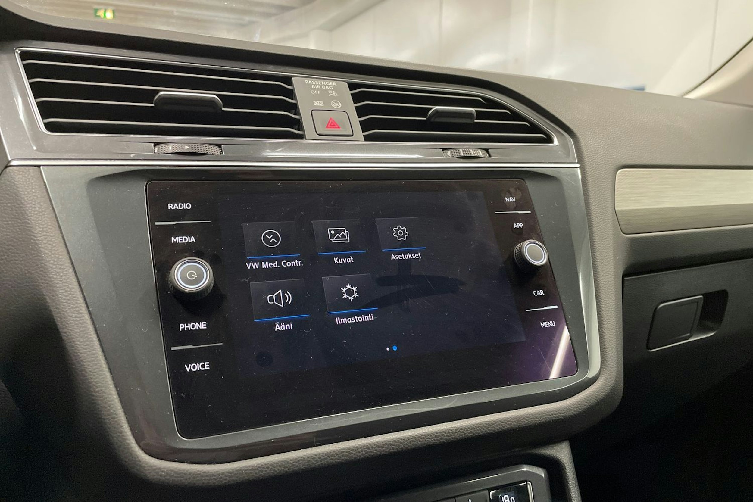 valkoinen Volkswagen Tiguan Allspace 2020 kuva 16.