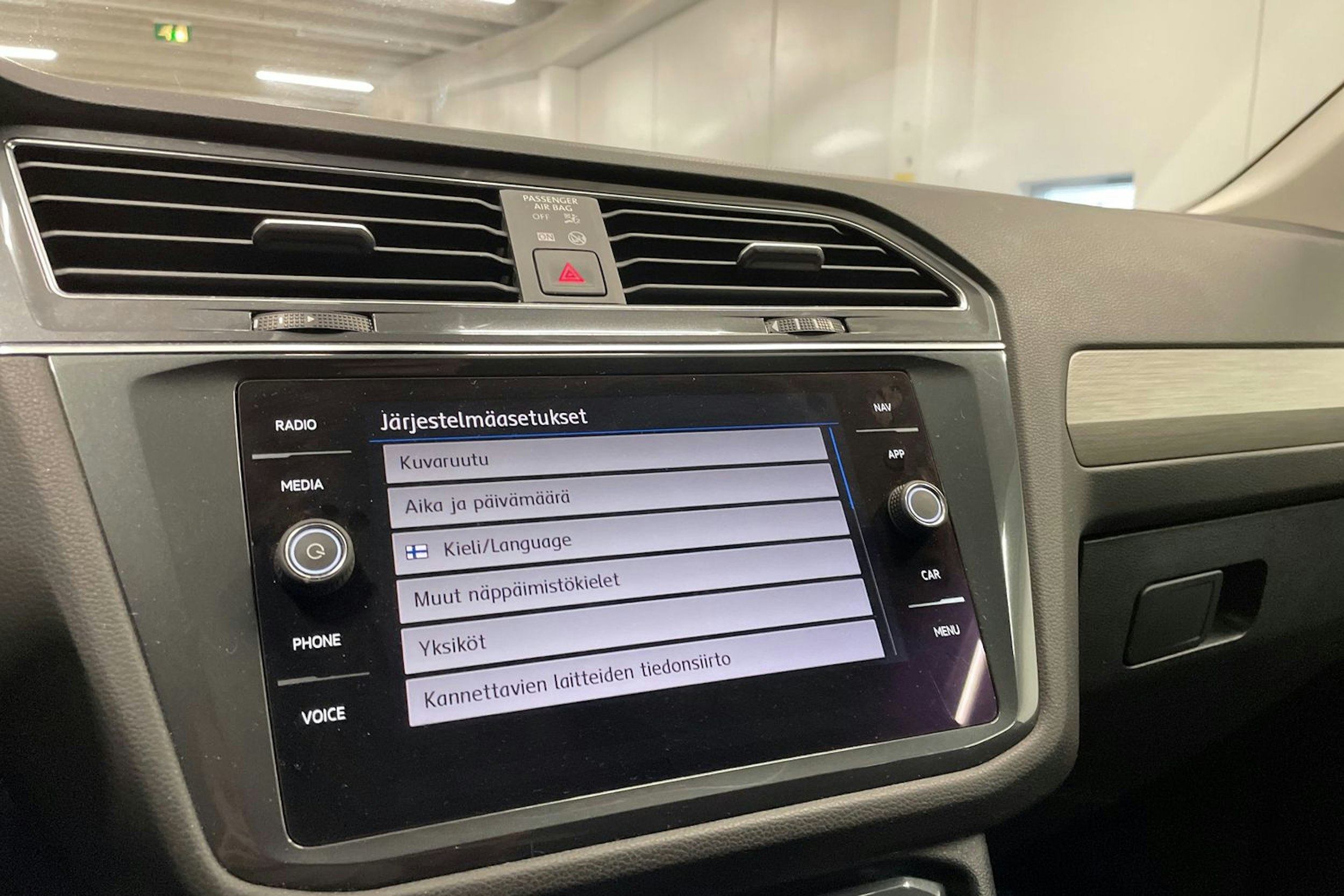 valkoinen Volkswagen Tiguan Allspace 2020 kuva 17.